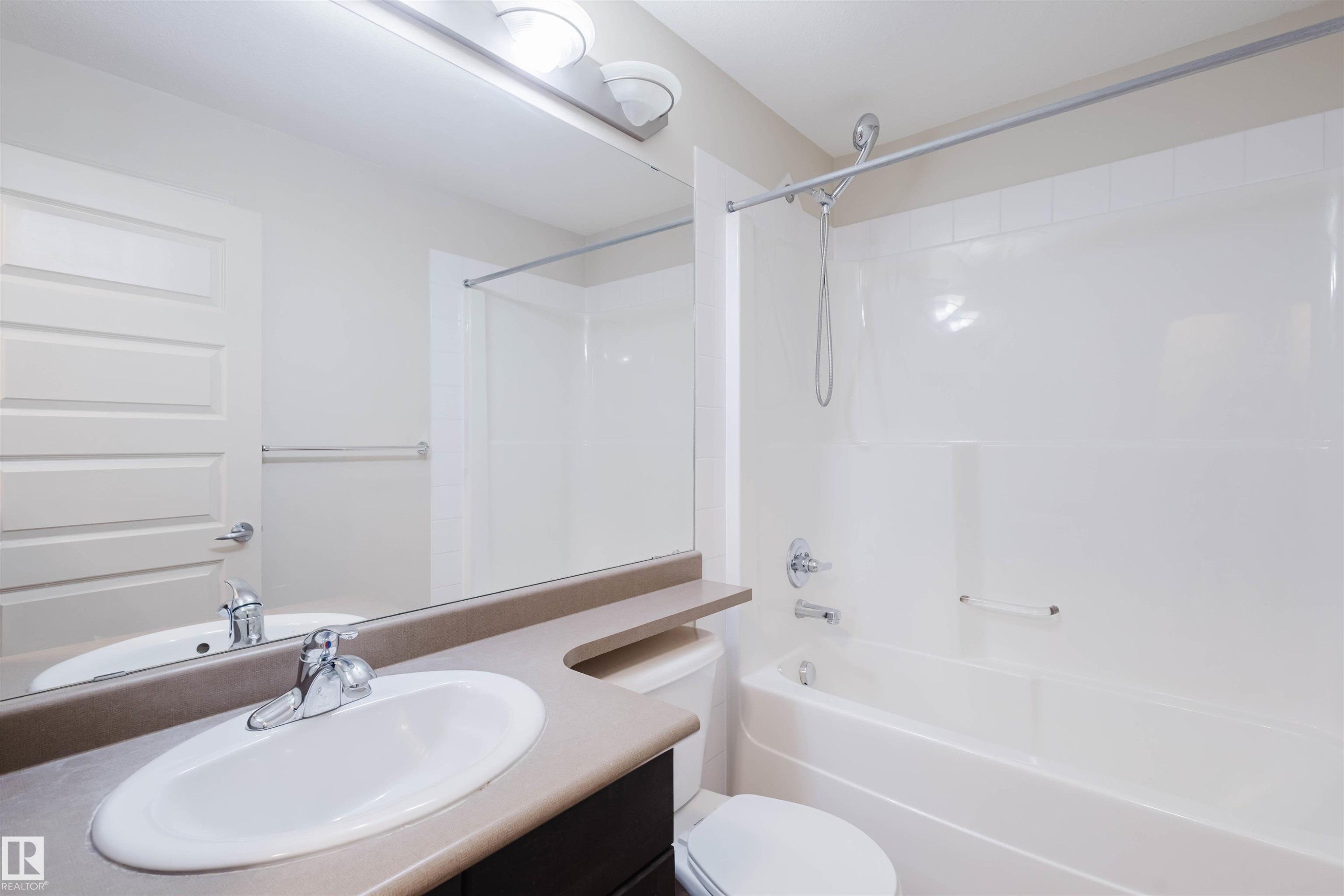 209 7909 71 Street, Edmonton, AB - Indoor Photo Showing Bathroom