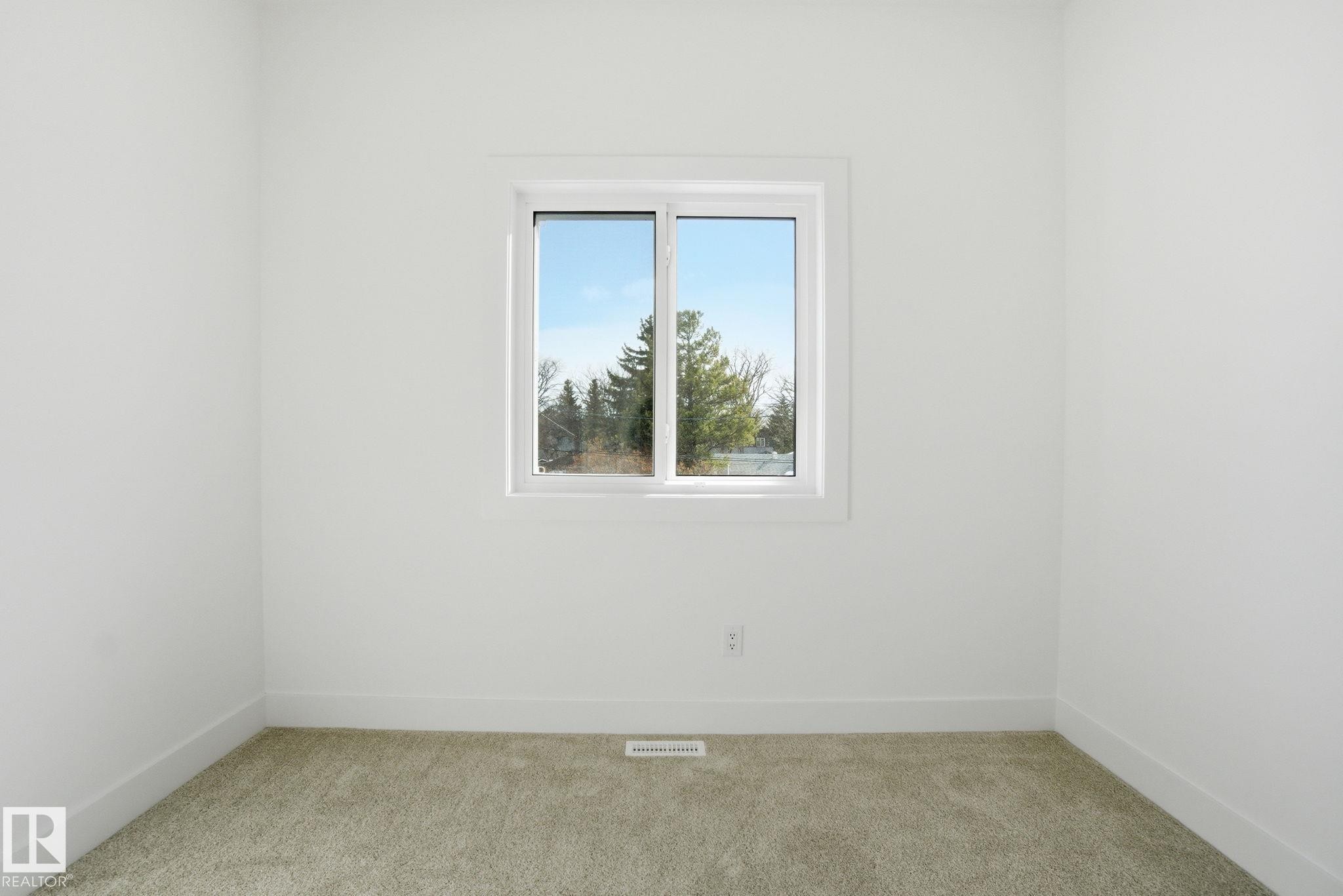 7605 92 Avenue, Edmonton, AB - Indoor Photo Showing Other Room