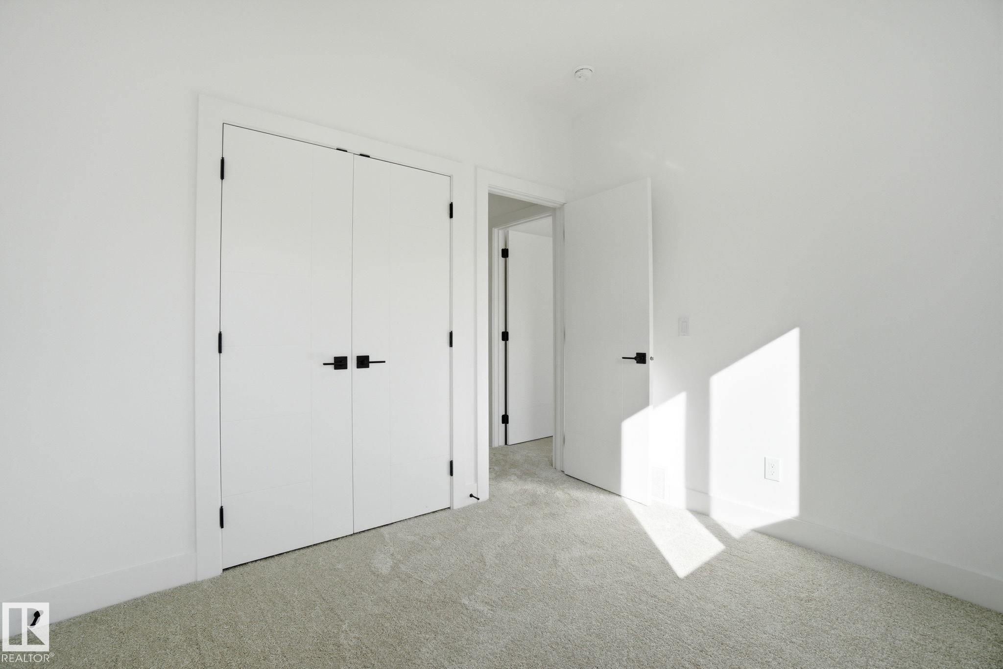 7605 92 Avenue, Edmonton, AB - Indoor Photo Showing Other Room