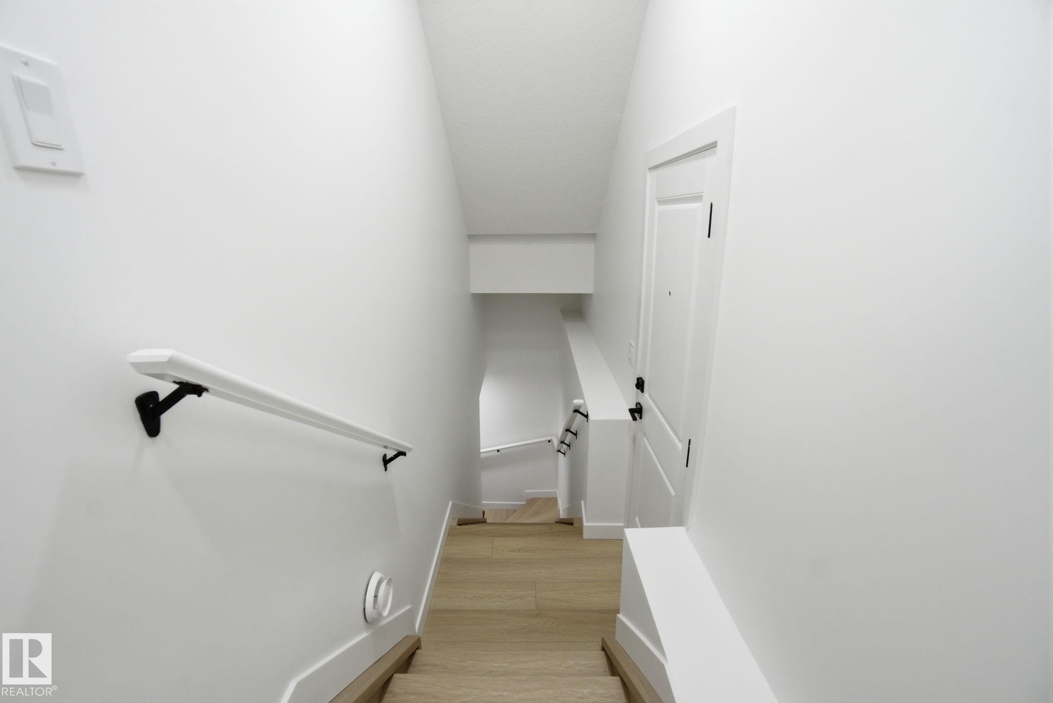 7605 92 Avenue, Edmonton, AB - Indoor Photo Showing Other Room