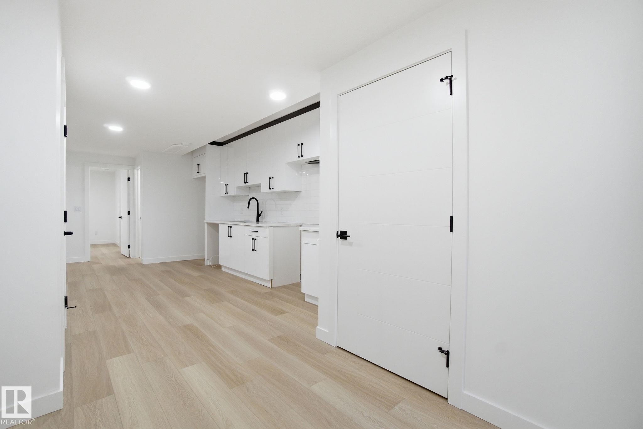 7605 92 Avenue, Edmonton, AB - Indoor Photo Showing Other Room
