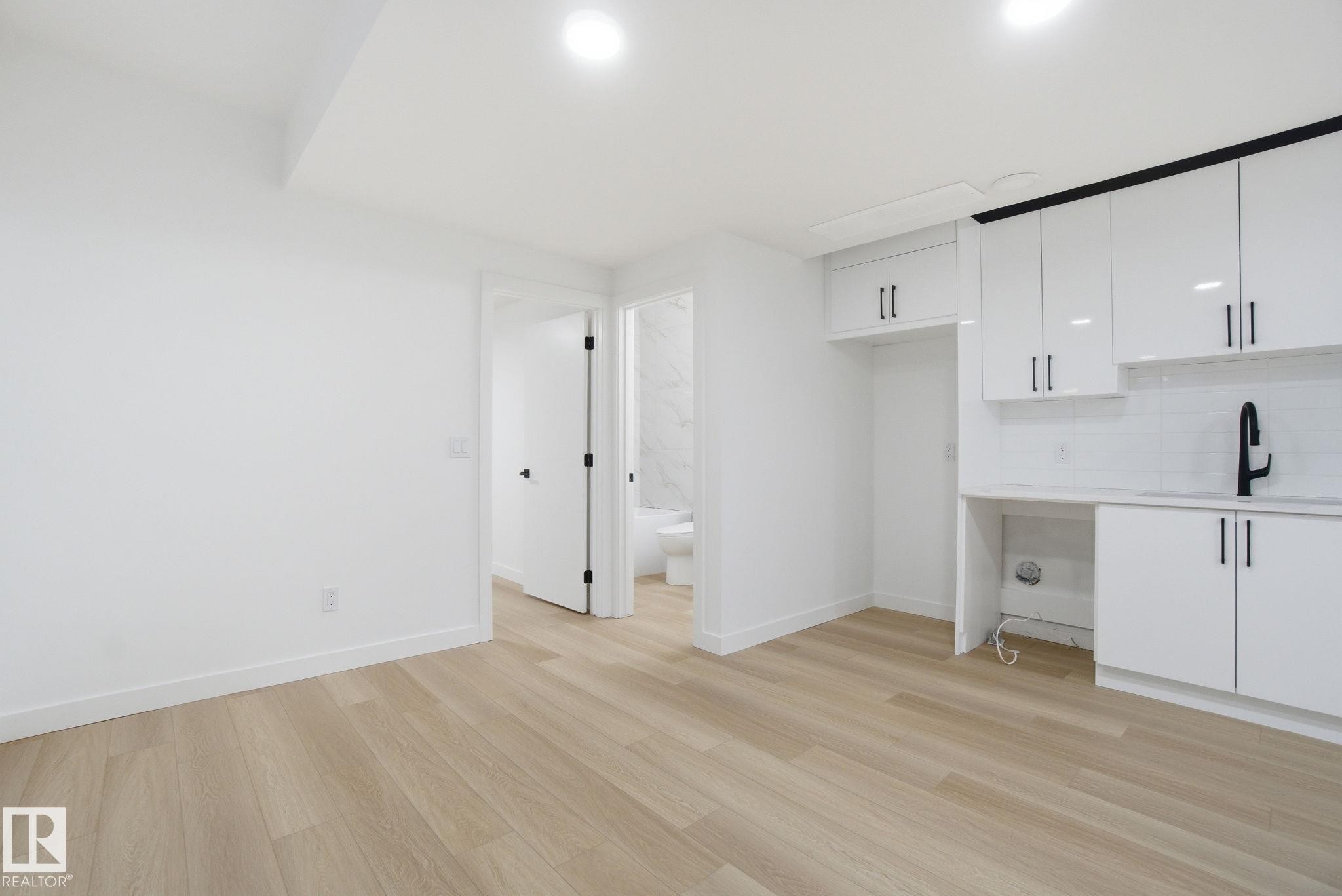 7605 92 Avenue, Edmonton, AB - Indoor