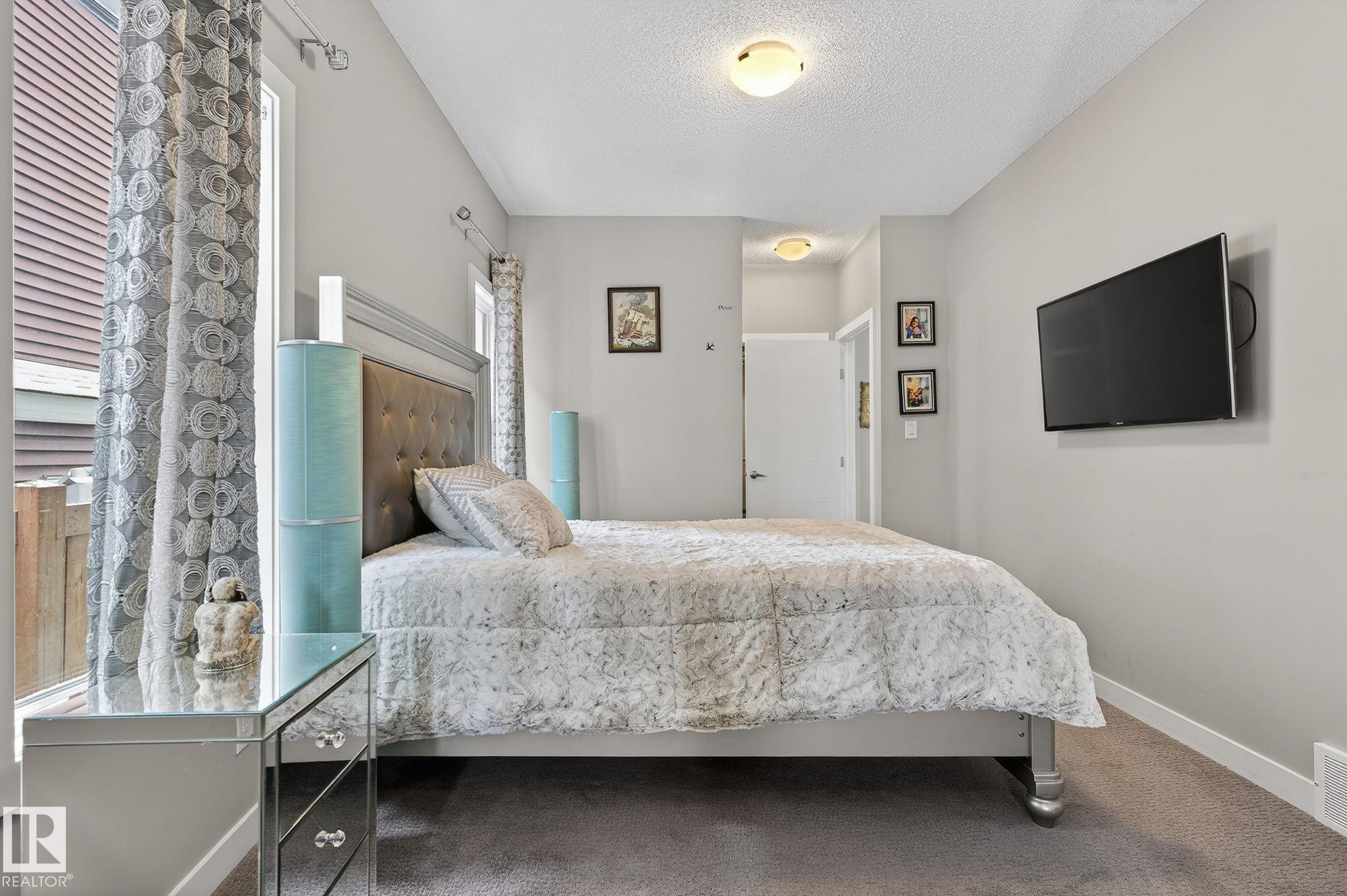 Bedroom with carpet floors and a textured ceiling - 21867 80 Avenue, Edmonton, AB - Indoor Photo Showing Bedroom