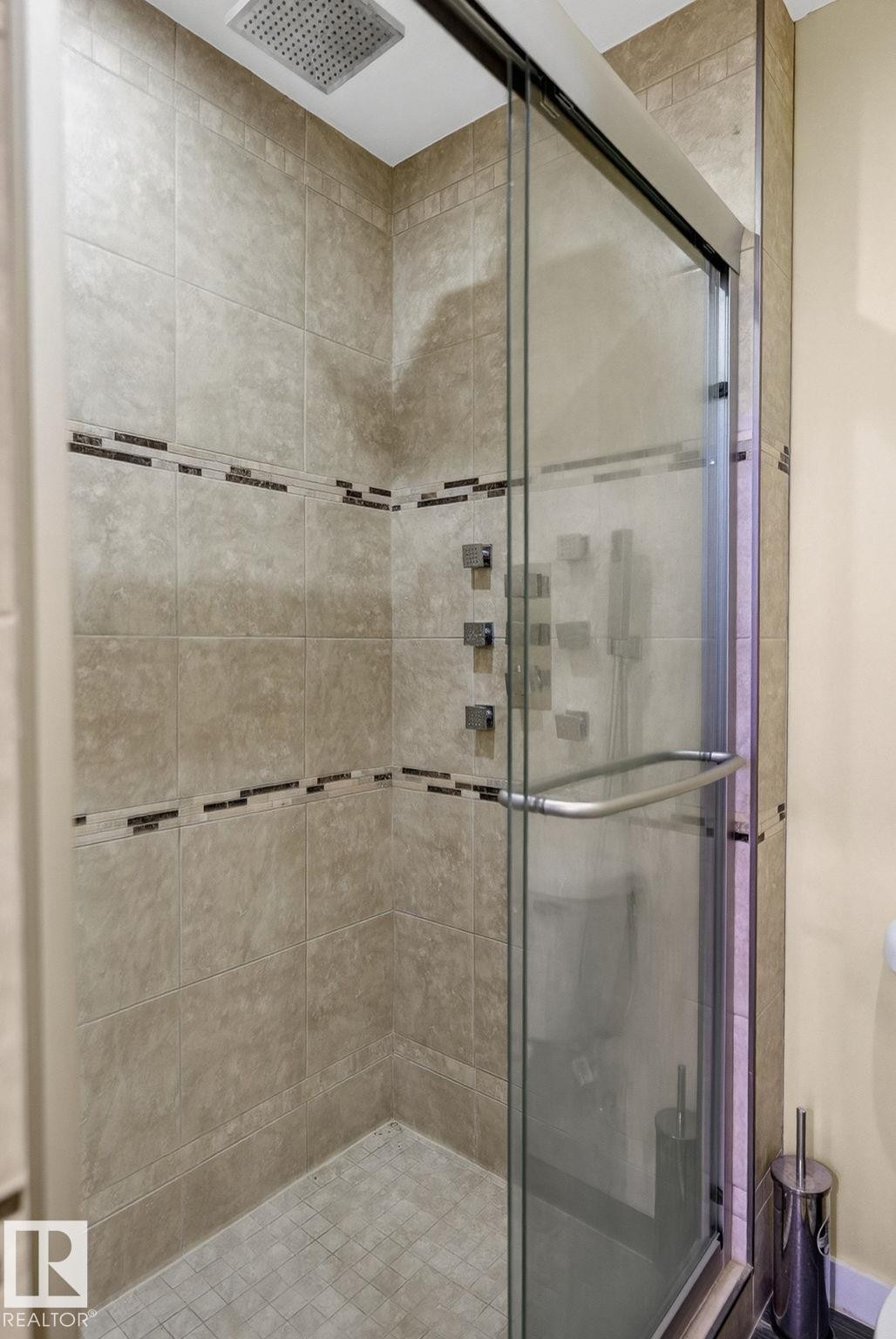 Bathroom with a shower stall - 21867 80 Avenue, Edmonton, AB - Indoor Photo Showing Bathroom