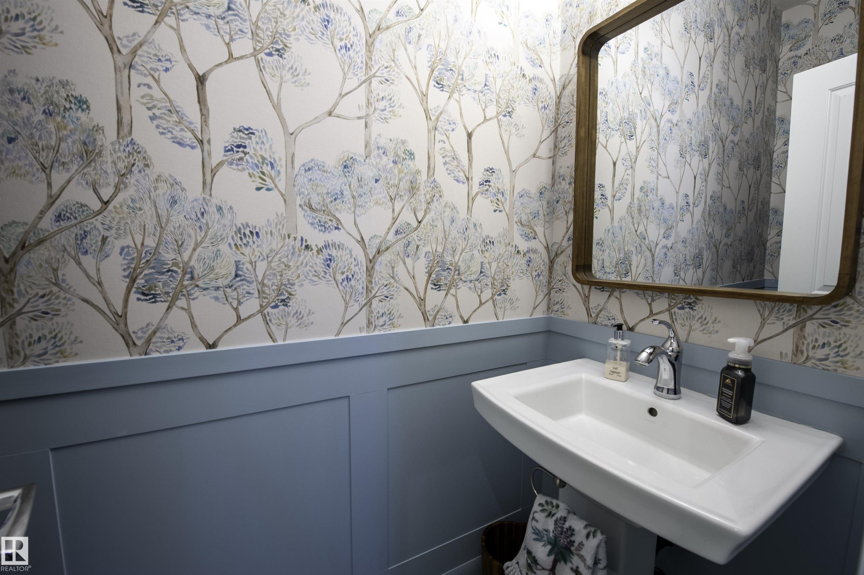 2525 Cameron Ravine Landing, Edmonton, AB - Indoor Photo Showing Bathroom