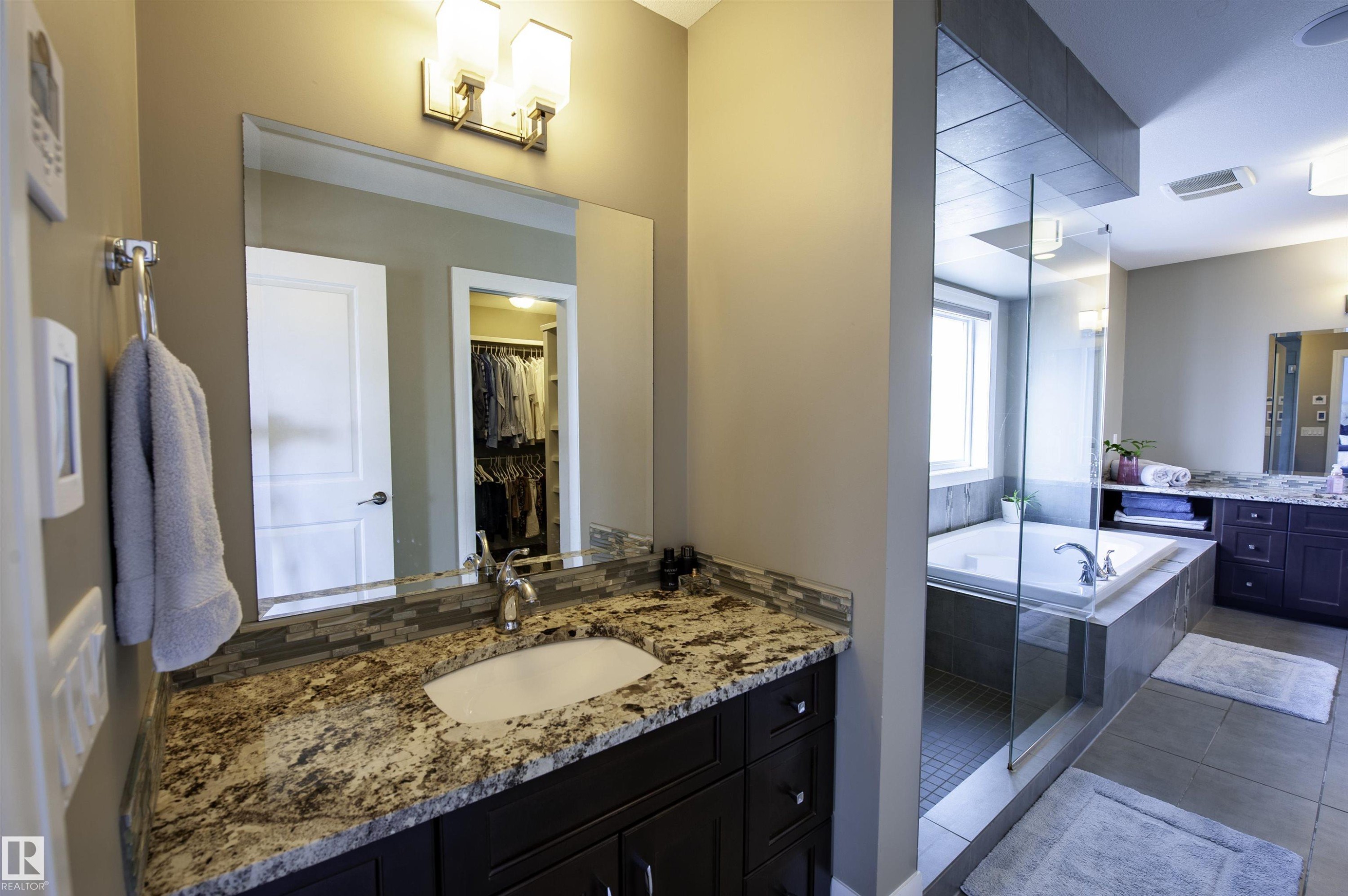 2525 Cameron Ravine Landing, Edmonton, AB - Indoor Photo Showing Bathroom