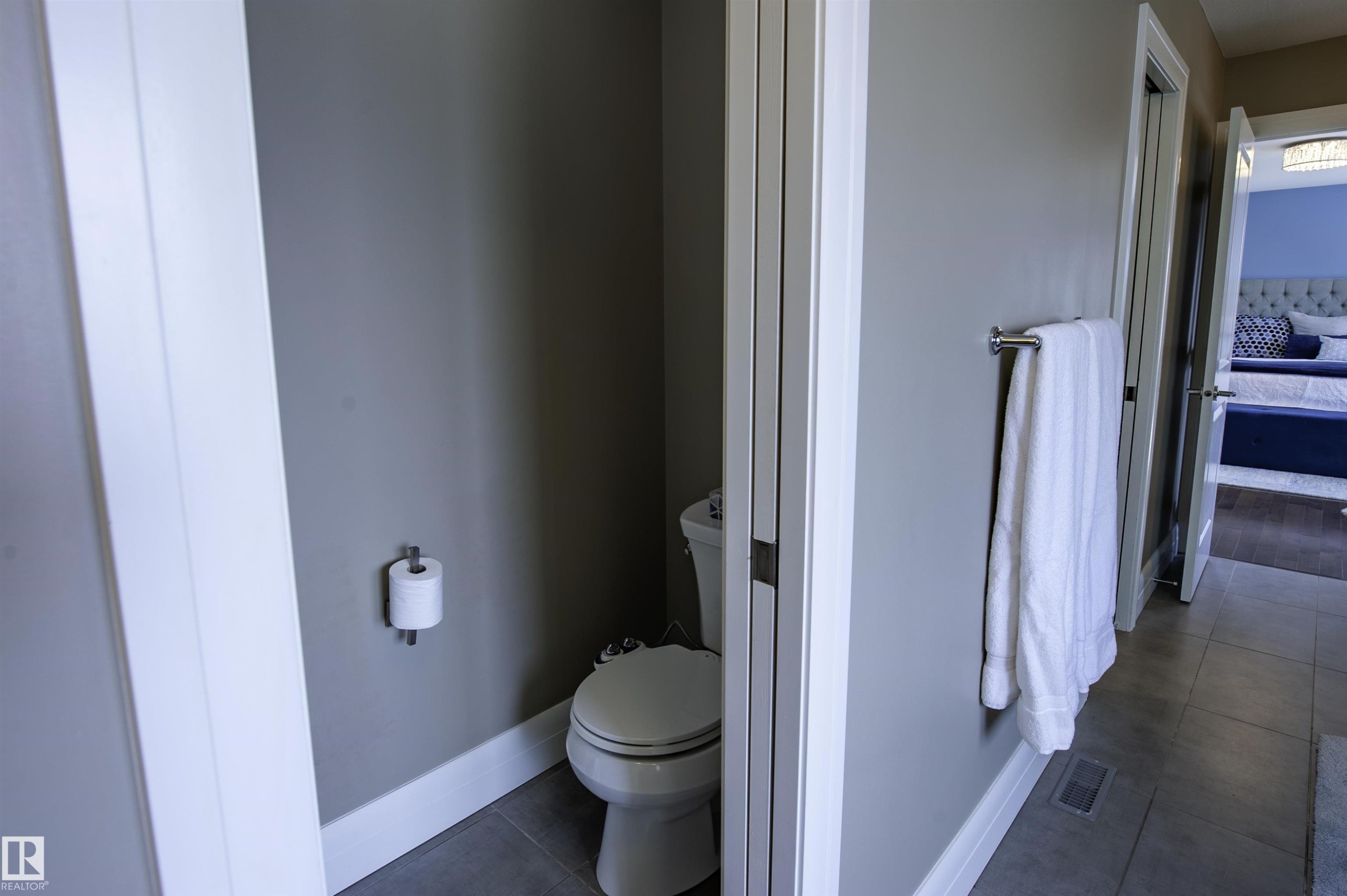 2525 Cameron Ravine Landing, Edmonton, AB - Indoor Photo Showing Bathroom