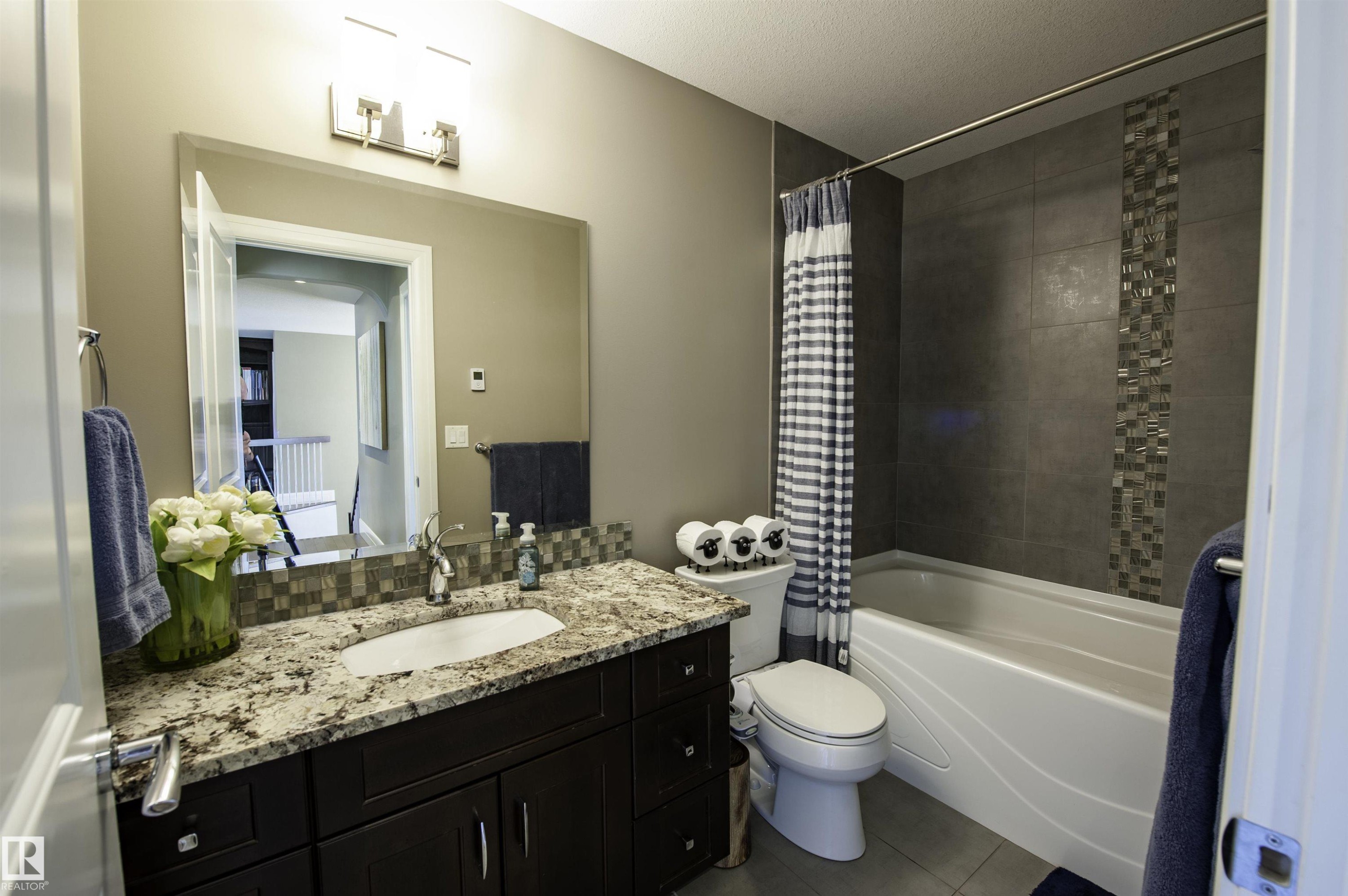 2525 Cameron Ravine Landing, Edmonton, AB - Indoor Photo Showing Bathroom