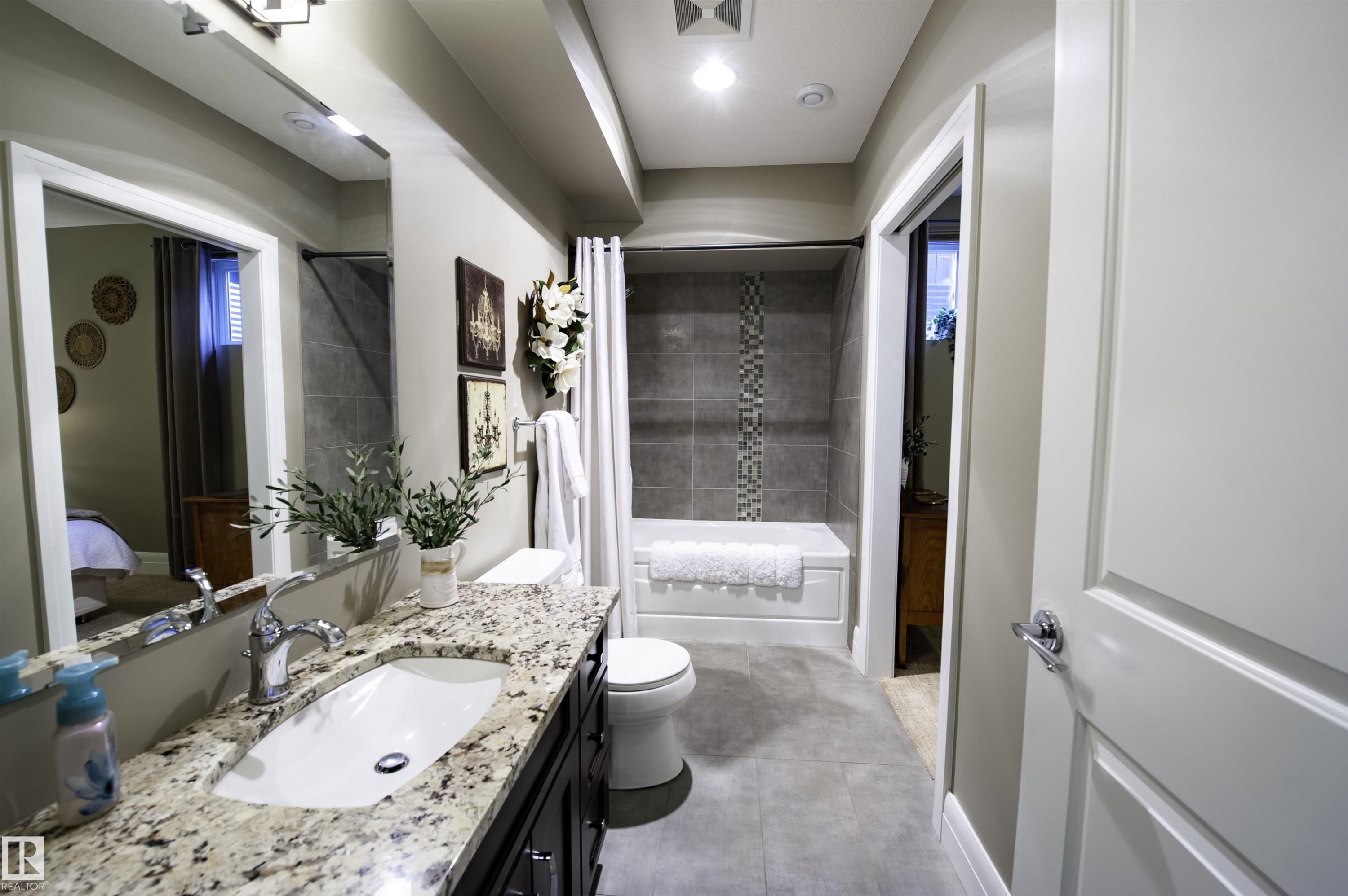 2525 Cameron Ravine Landing, Edmonton, AB - Indoor Photo Showing Bathroom
