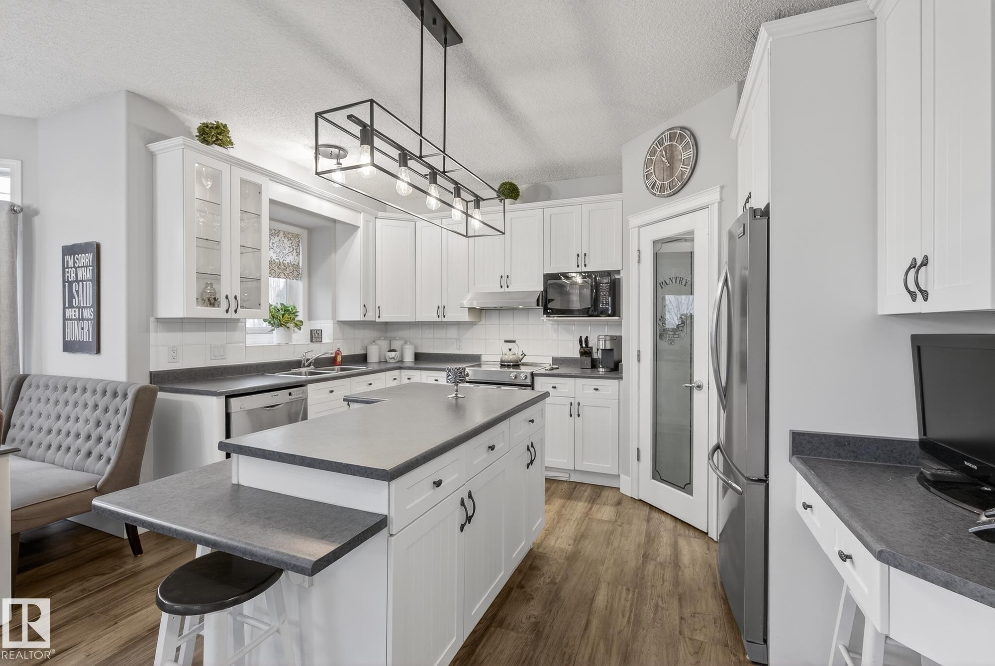 121 Galland Crescent, Edmonton, AB - Indoor Photo Showing Kitchen With Double Sink
