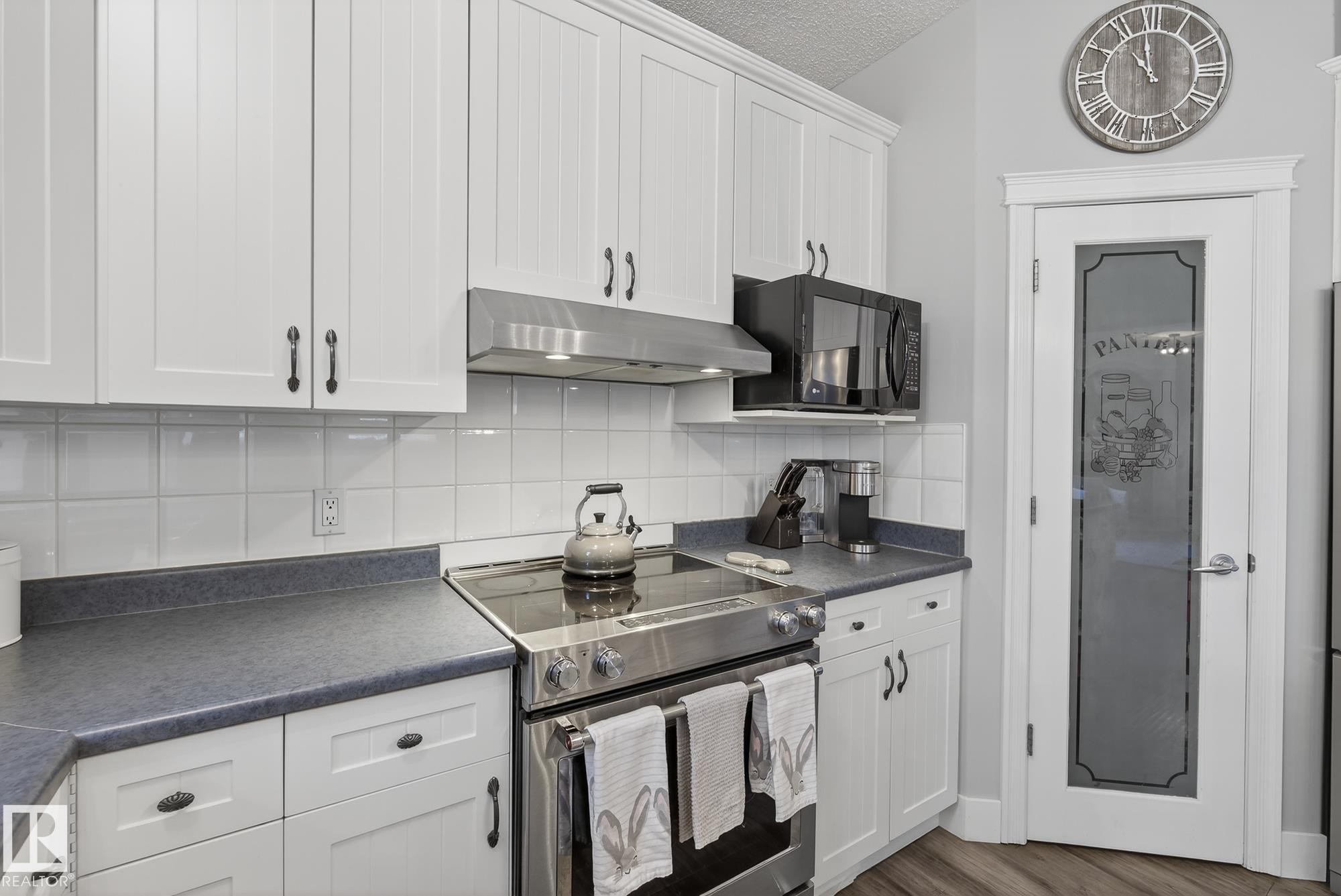 121 Galland Crescent, Edmonton, AB - Indoor Photo Showing Kitchen