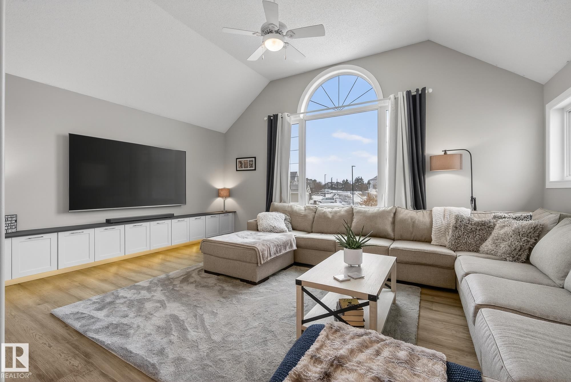 121 Galland Crescent, Edmonton, AB - Indoor Photo Showing Living Room