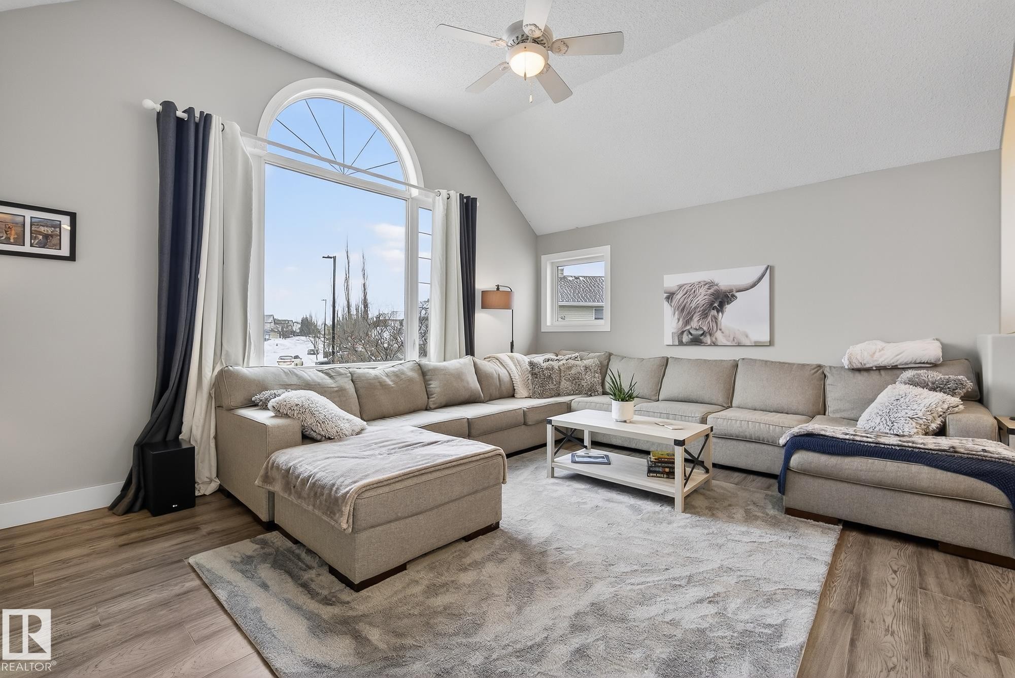 121 Galland Crescent, Edmonton, AB - Indoor Photo Showing Living Room