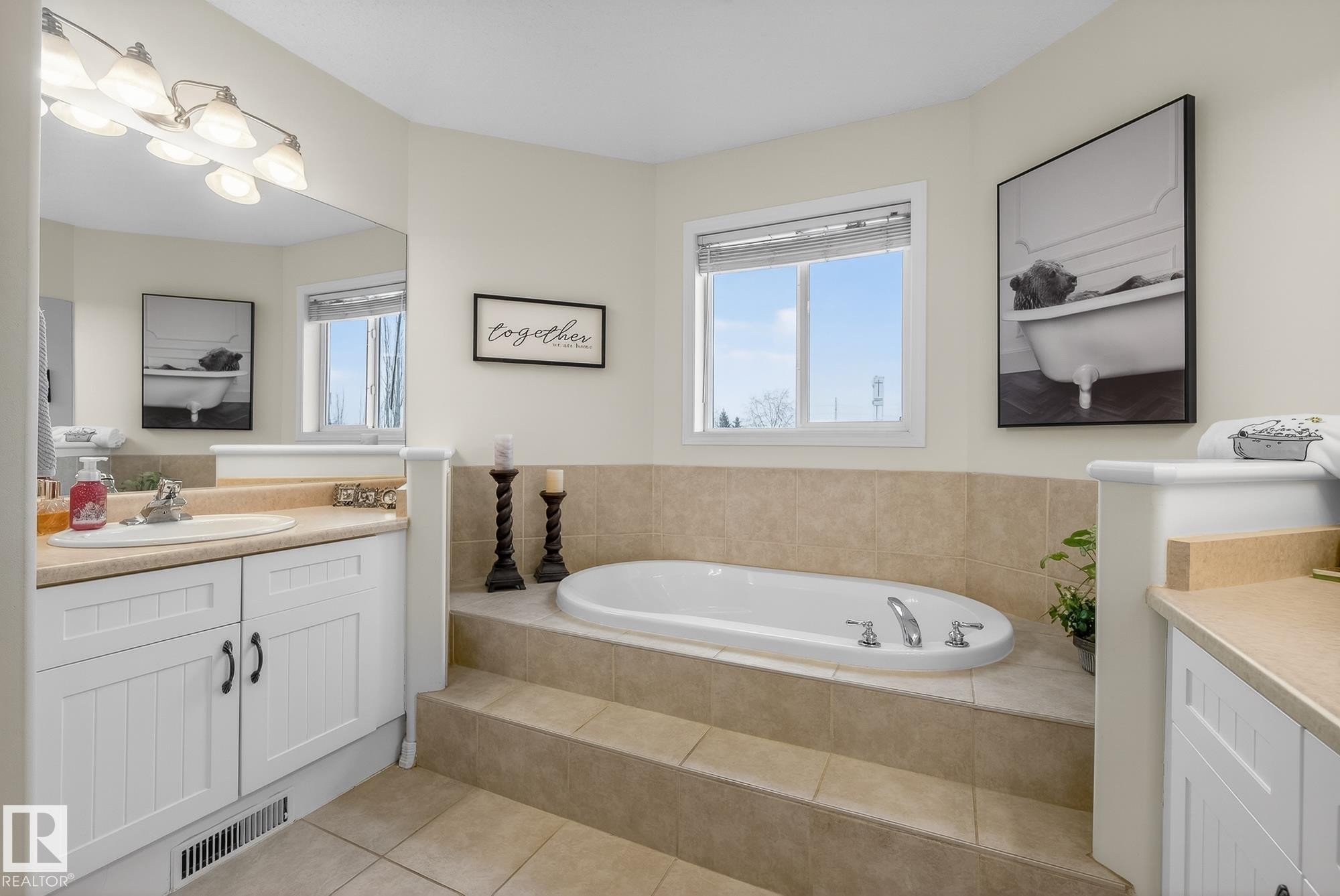 121 Galland Crescent, Edmonton, AB - Indoor Photo Showing Bathroom
