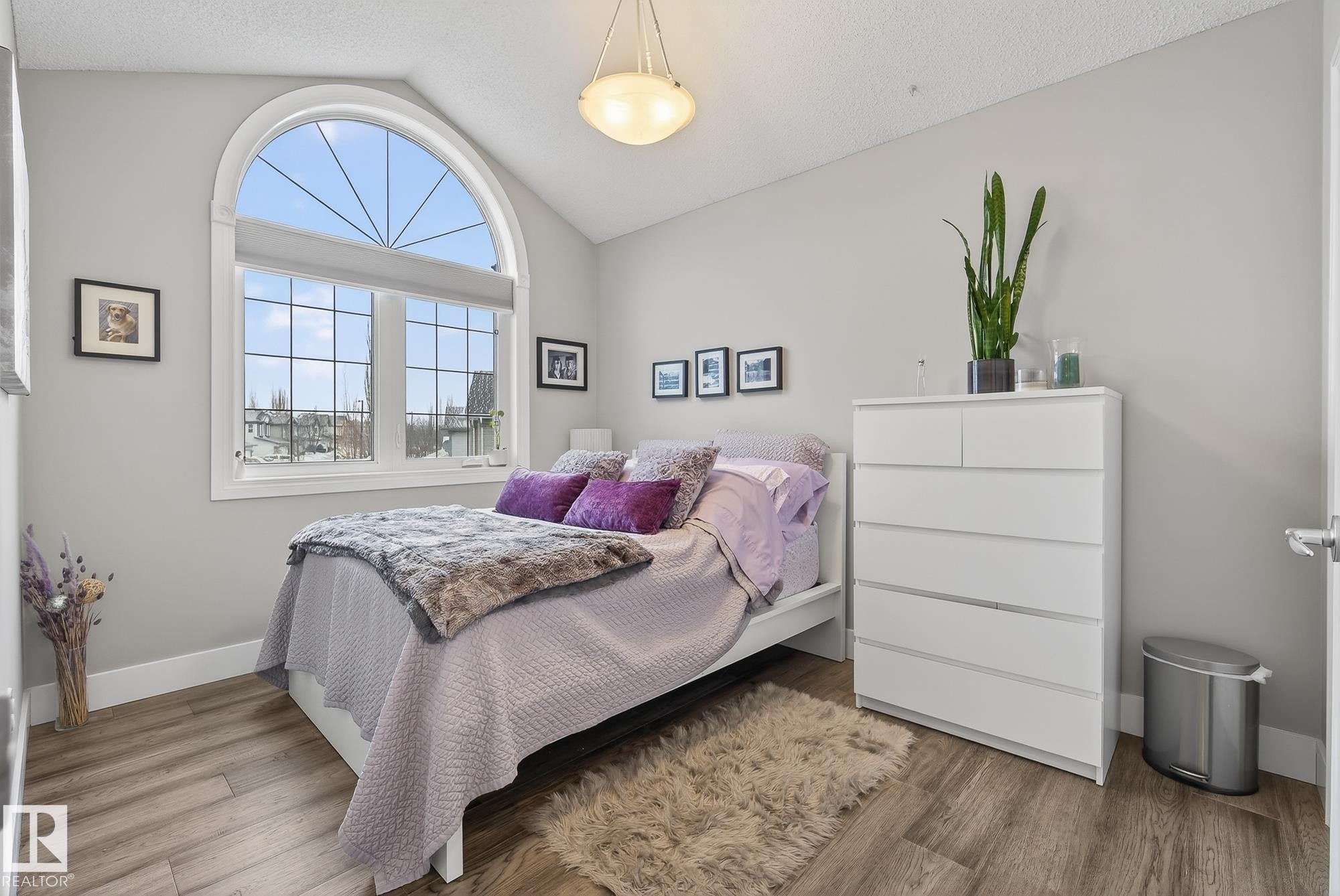 121 Galland Crescent, Edmonton, AB - Indoor Photo Showing Bedroom