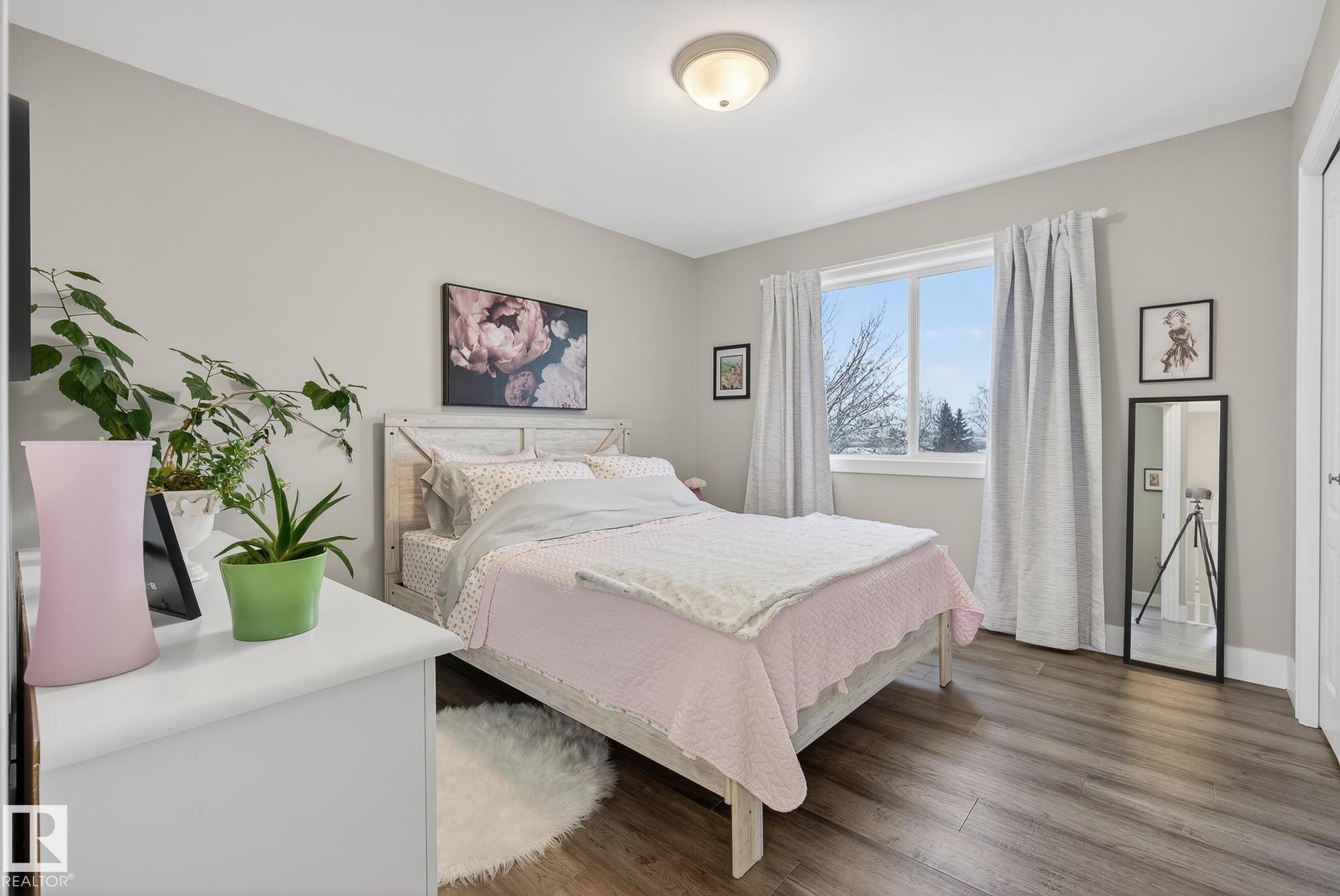 121 Galland Crescent, Edmonton, AB - Indoor Photo Showing Bedroom