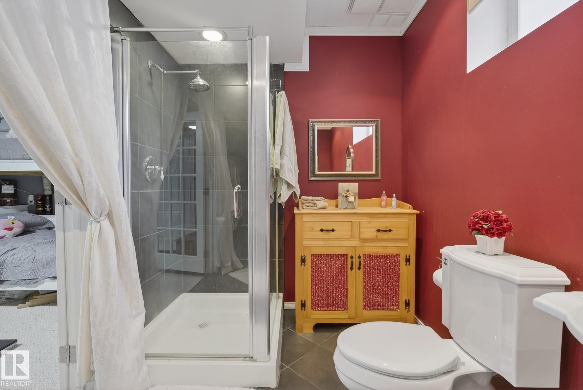 121 Galland Crescent, Edmonton, AB - Indoor Photo Showing Bathroom