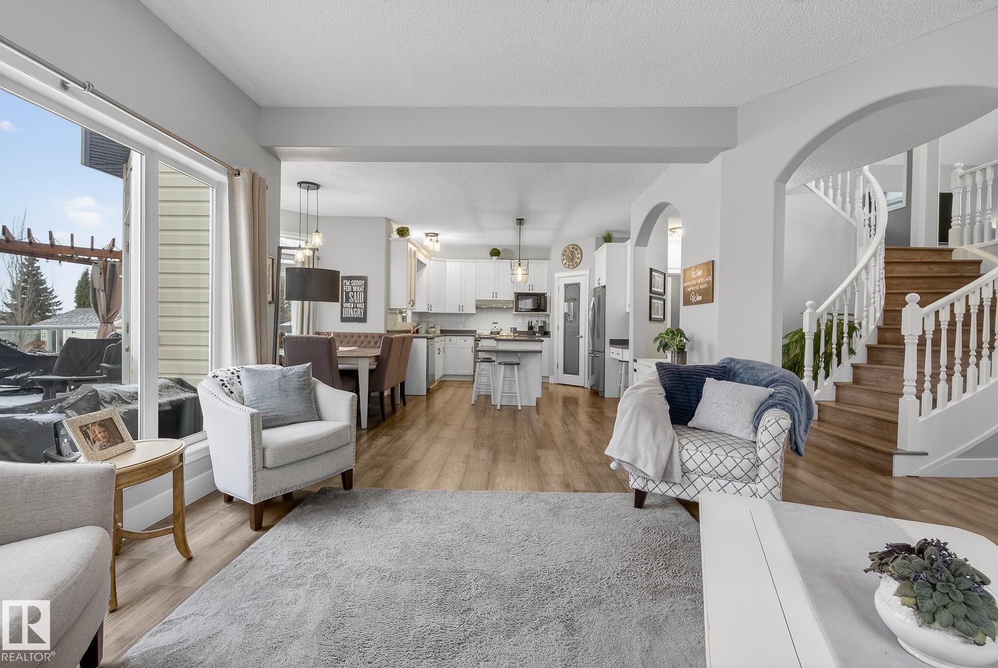 121 Galland Crescent, Edmonton, AB - Indoor Photo Showing Living Room