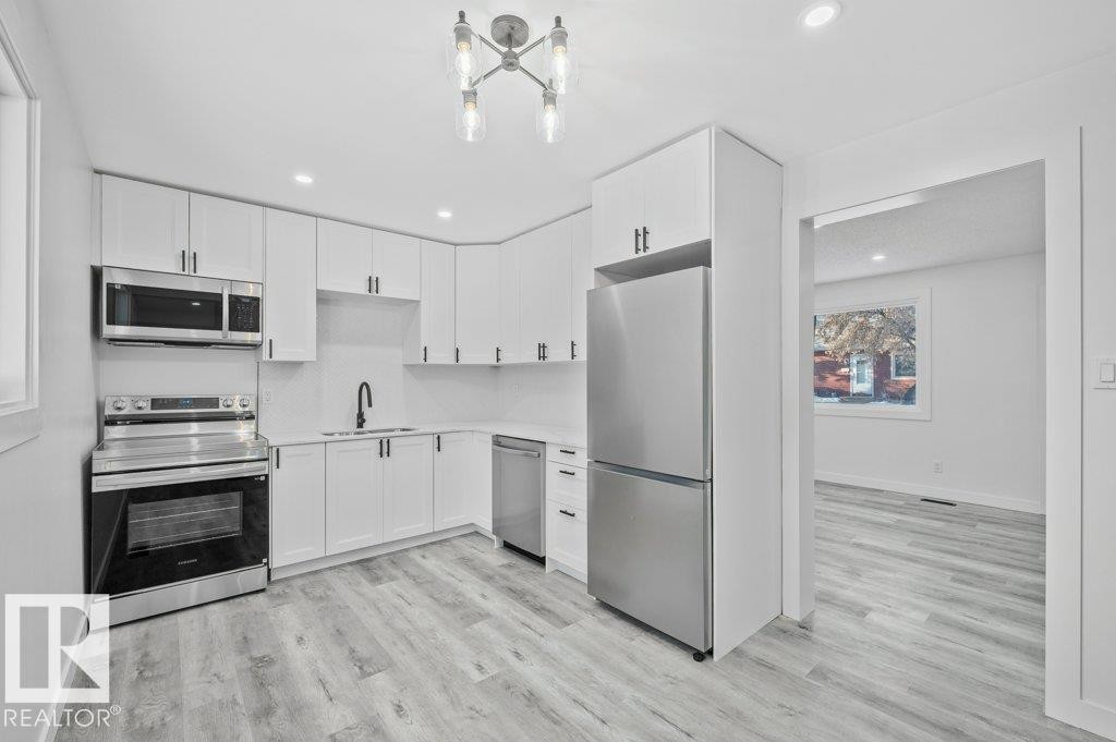 72 Habitat Crescent, Edmonton, AB - Indoor Photo Showing Kitchen