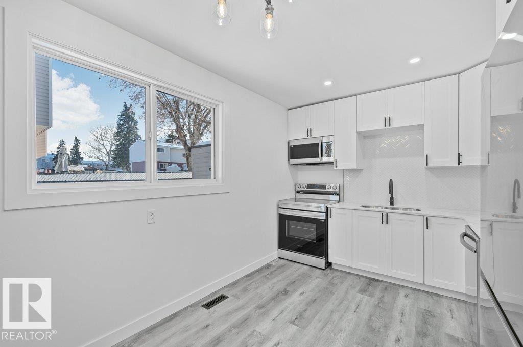 72 Habitat Crescent, Edmonton, AB - Indoor Photo Showing Kitchen