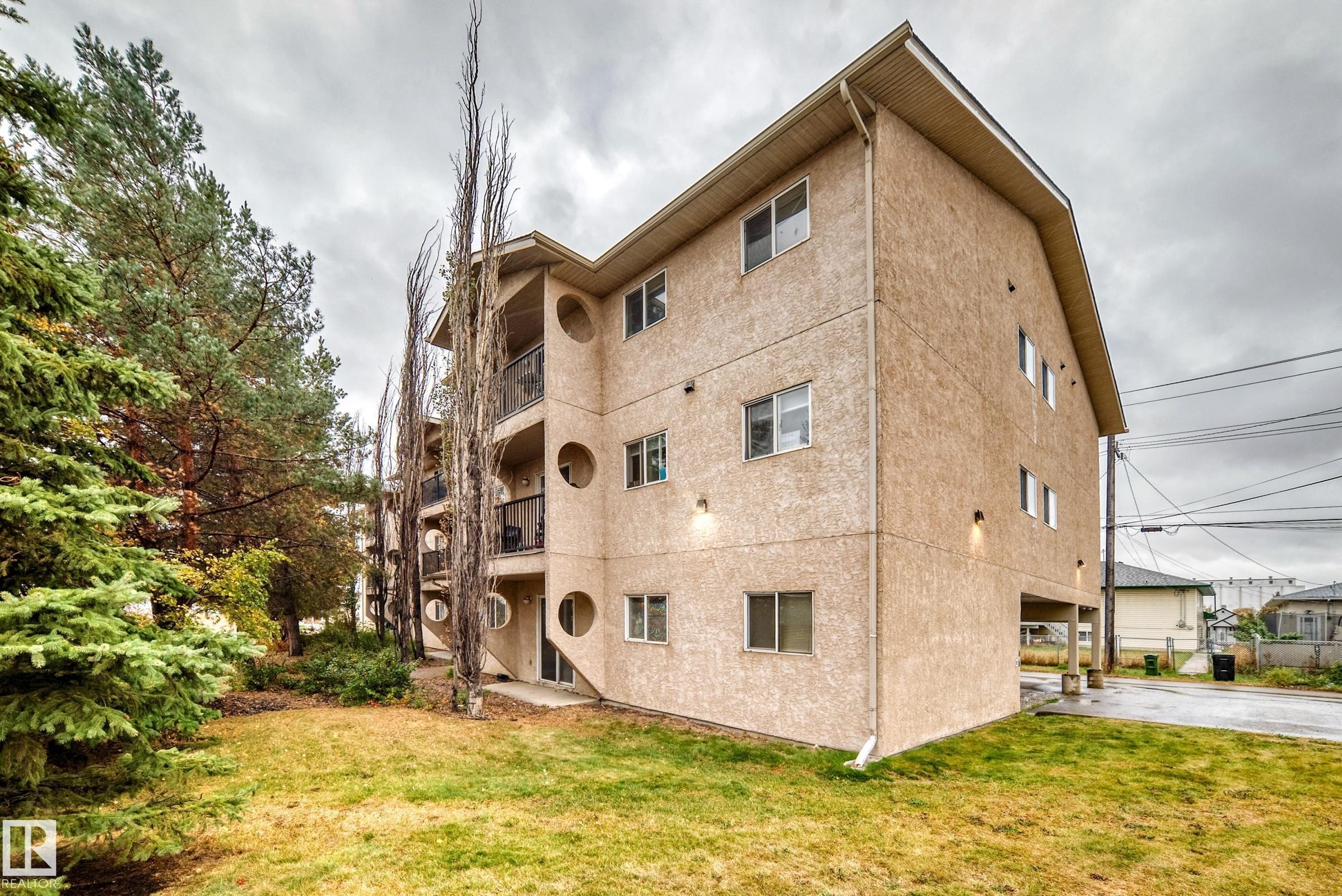 305 12710 127 Street, Edmonton, AB - Outdoor