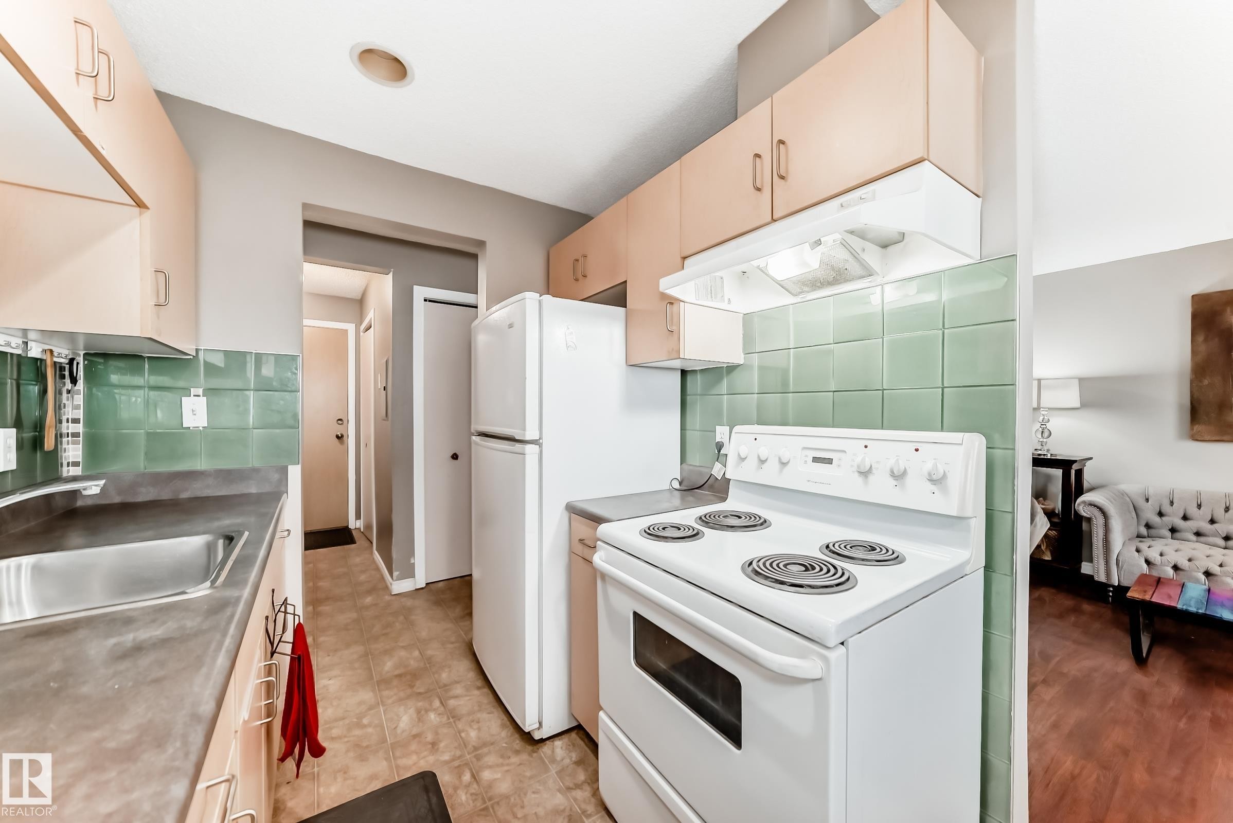 305 12710 127 Street, Edmonton, AB - Indoor Photo Showing Kitchen