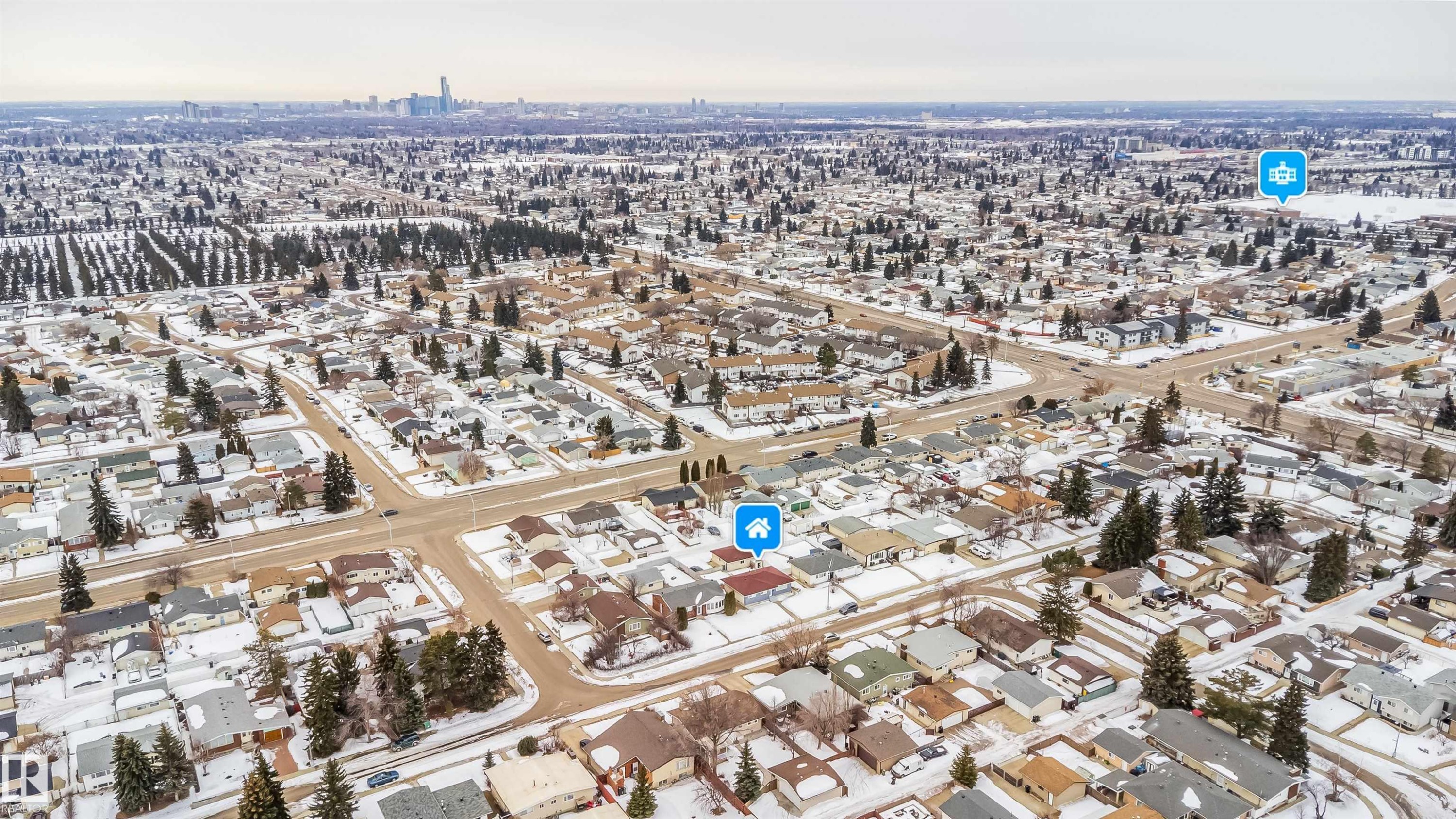 Aerial view of the surrounding residential area featuring a city skyline in the distance - 7911 145 Avenue Nw, Edmonton, AB - Outdoor With View