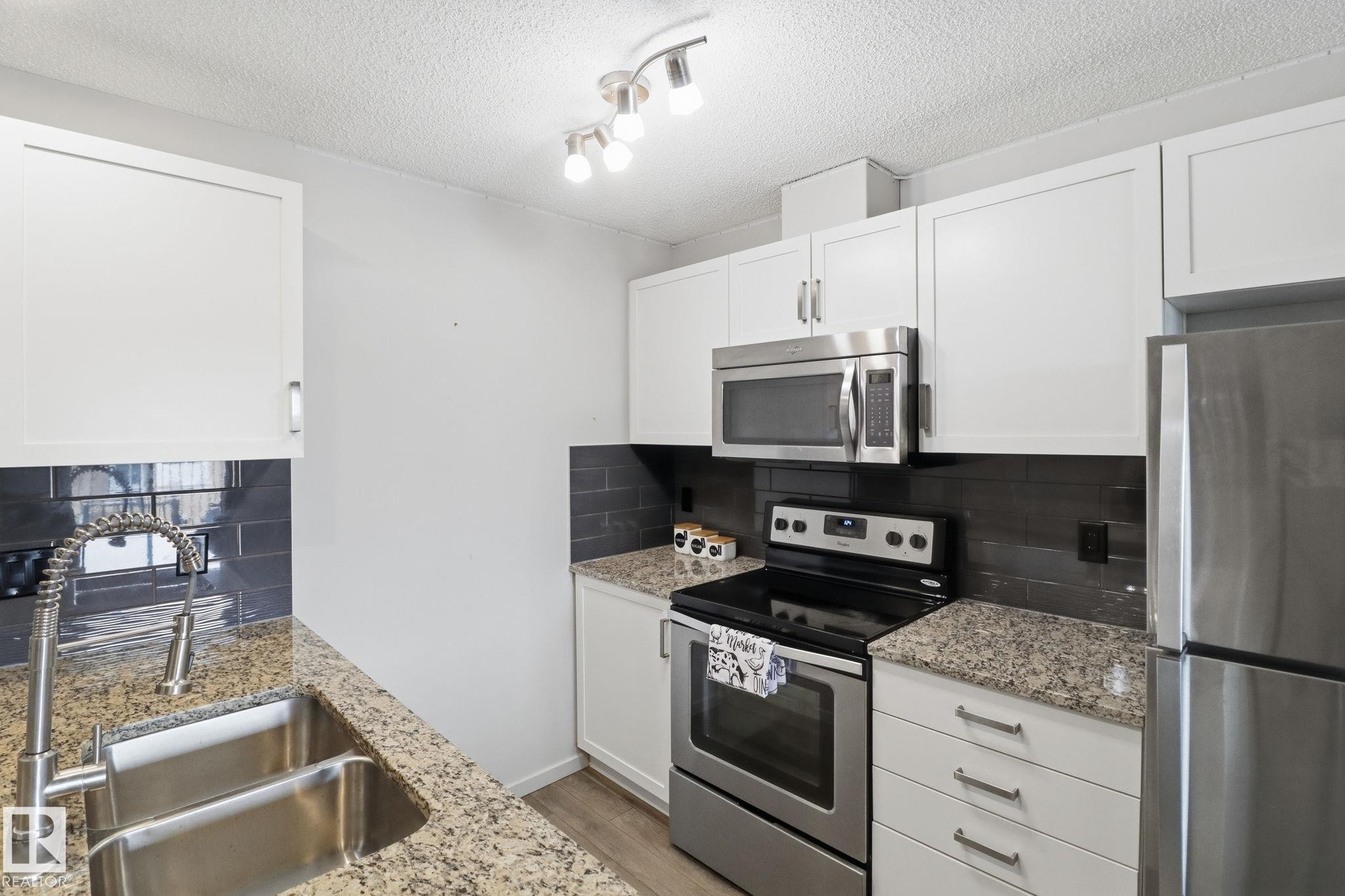 432 390 Windermere Road Nw, Edmonton, AB - Indoor Photo Showing Kitchen With Double Sink With Upgraded Kitchen