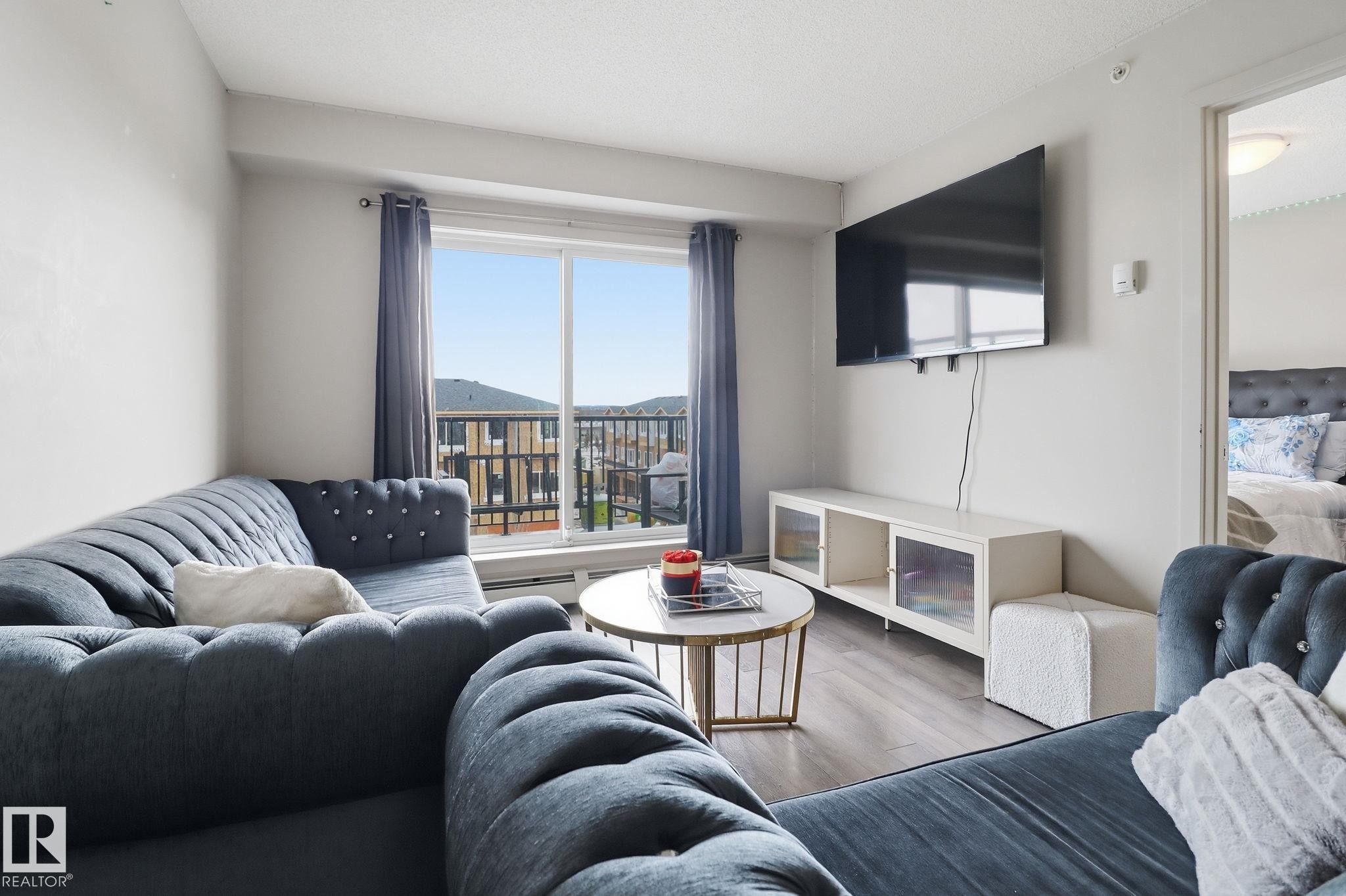 432 390 Windermere Road Nw, Edmonton, AB - Indoor Photo Showing Living Room