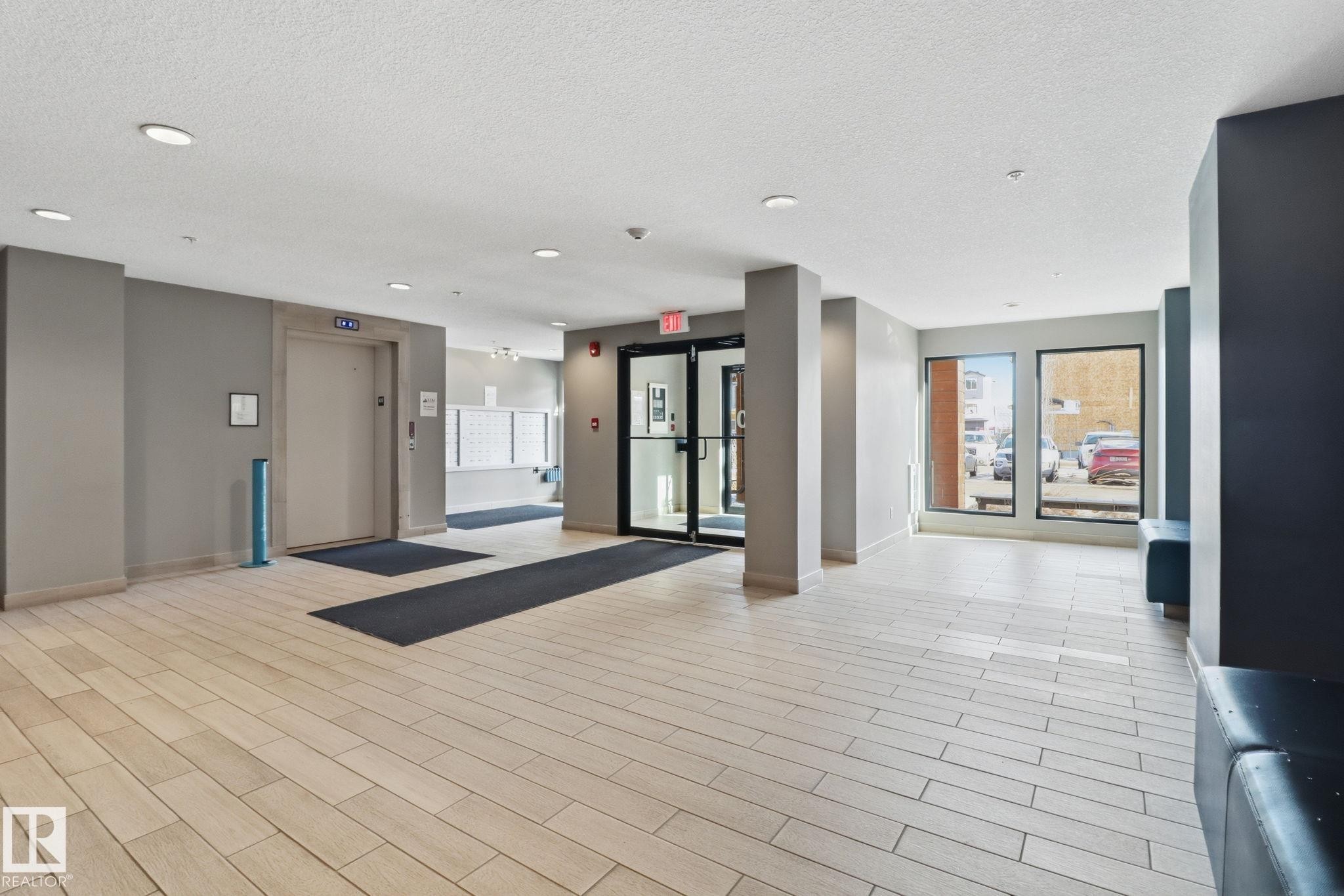 432 390 Windermere Road Nw, Edmonton, AB - Indoor Photo Showing Other Room