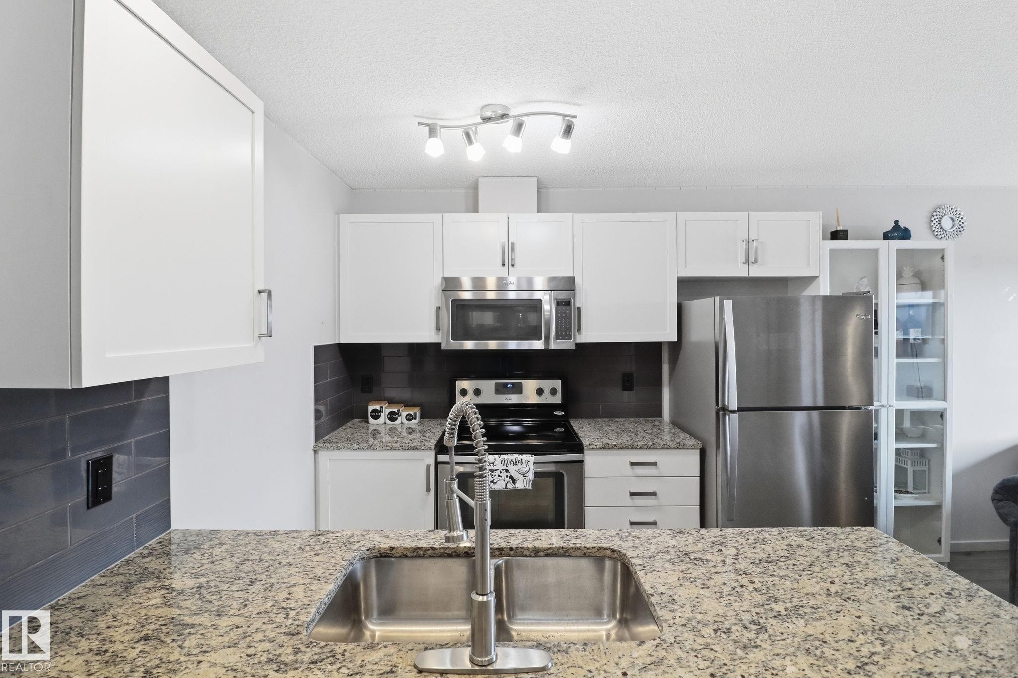 432 390 Windermere Road Nw, Edmonton, AB - Indoor Photo Showing Kitchen With Upgraded Kitchen