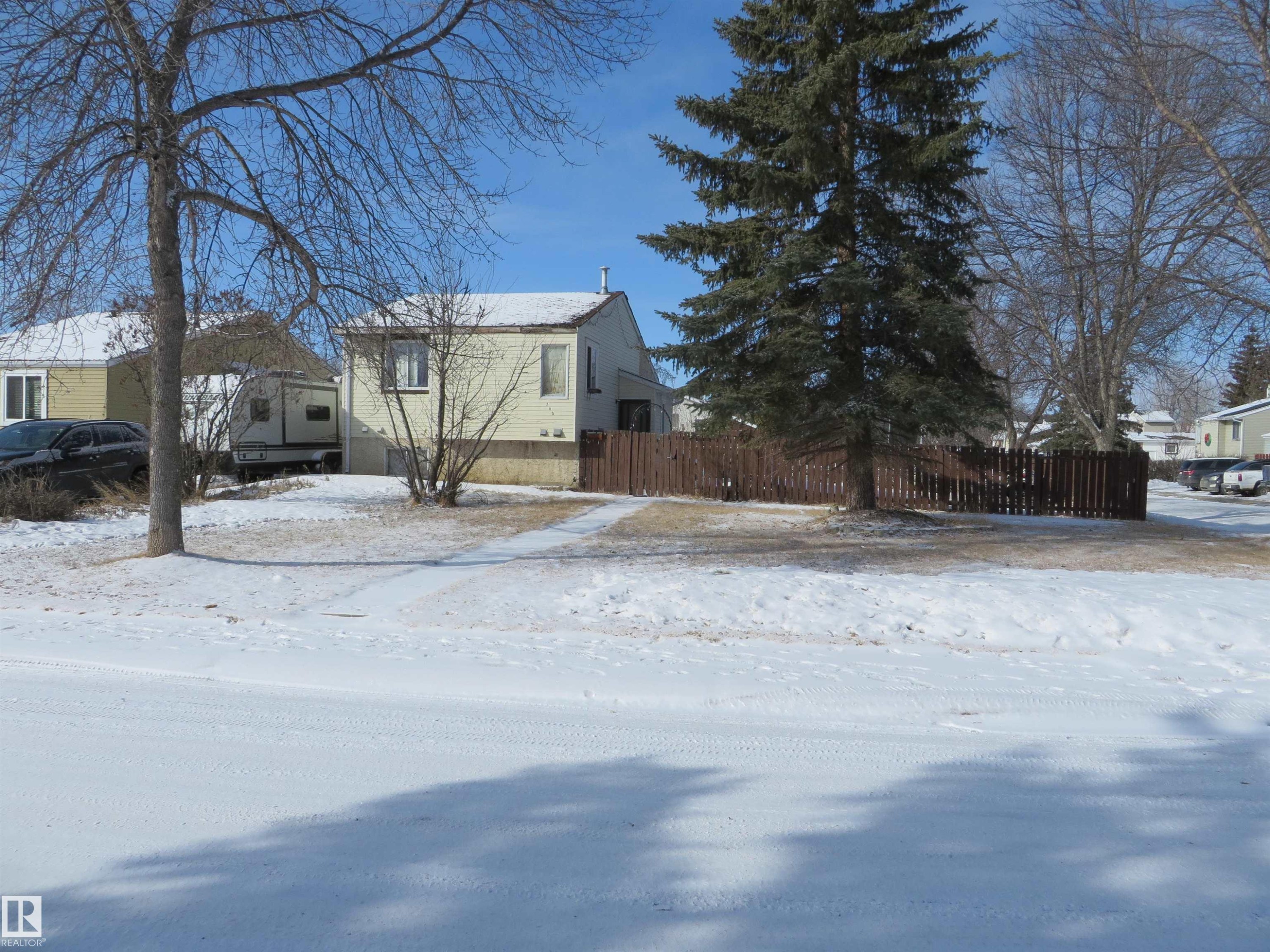 102 Chungo Crescent, Devon, AB - Outdoor