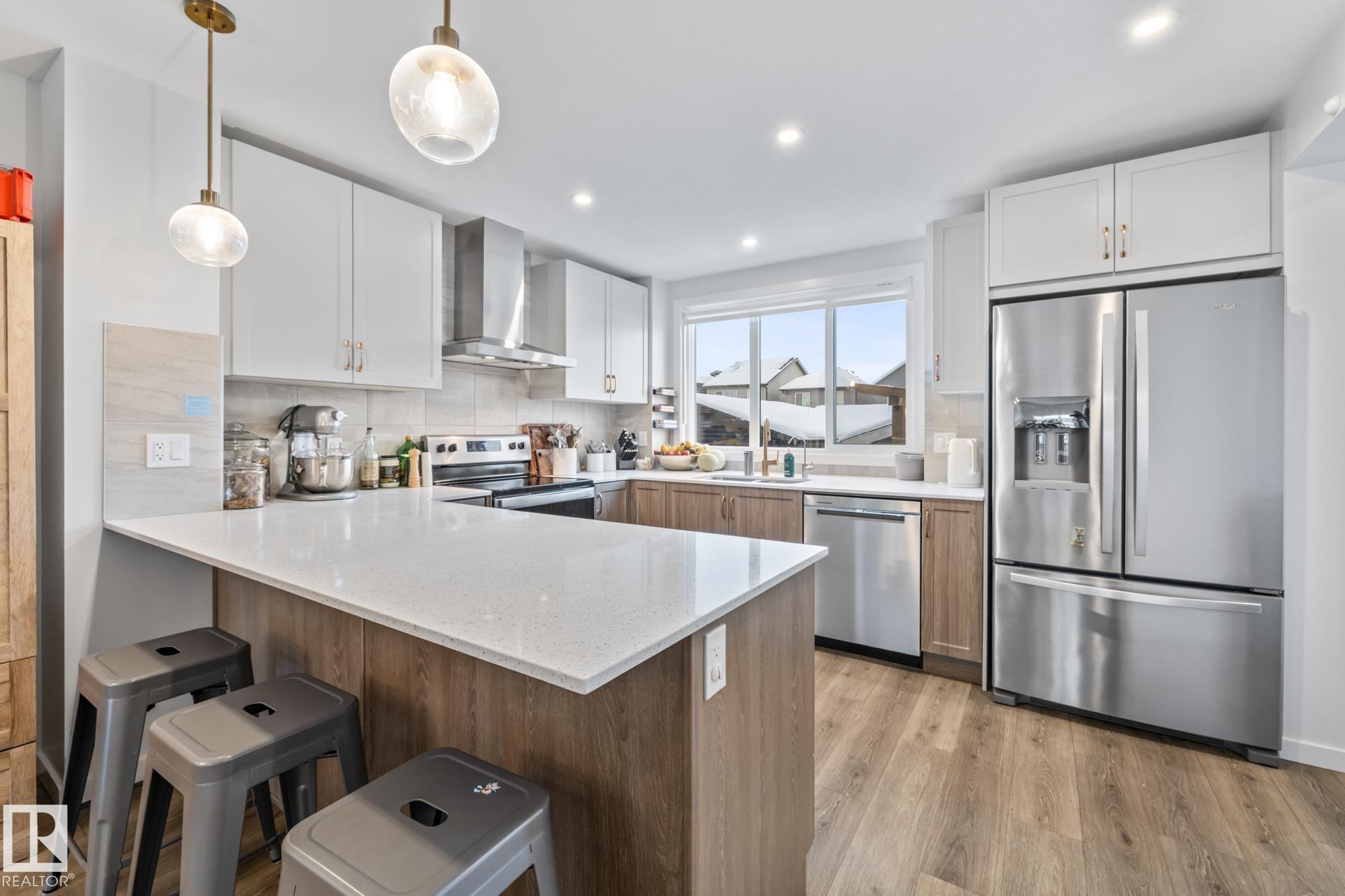 17227 3 Street, Edmonton, AB - Indoor Photo Showing Kitchen With Upgraded Kitchen