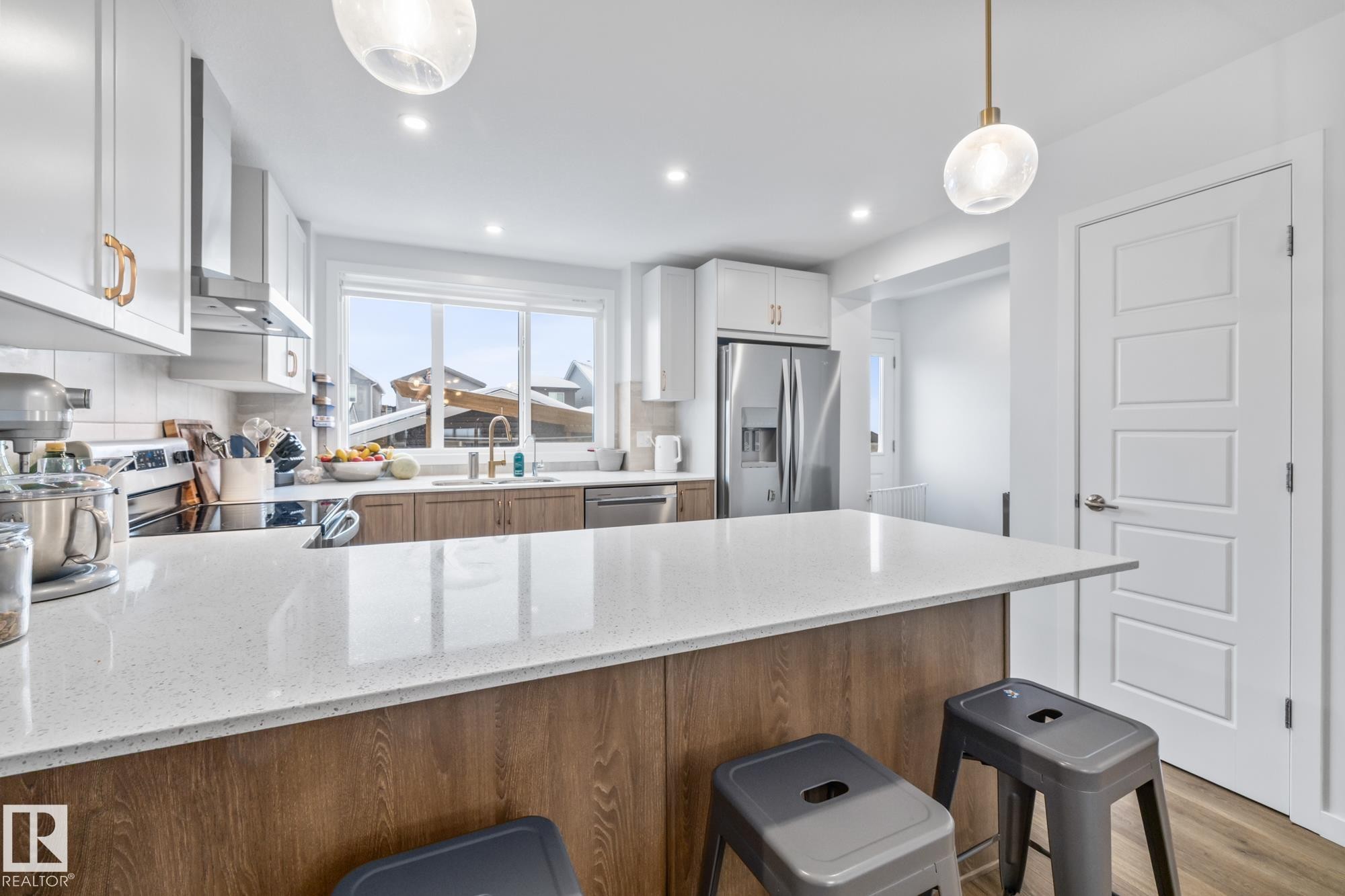 17227 3 Street, Edmonton, AB - Indoor Photo Showing Kitchen With Upgraded Kitchen