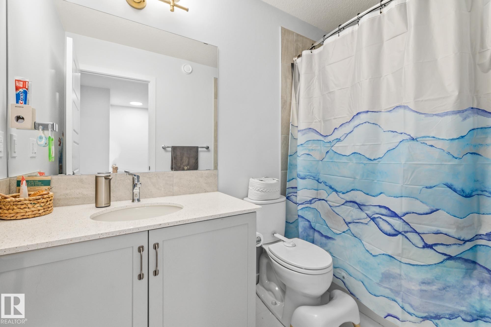17227 3 Street, Edmonton, AB - Indoor Photo Showing Bathroom