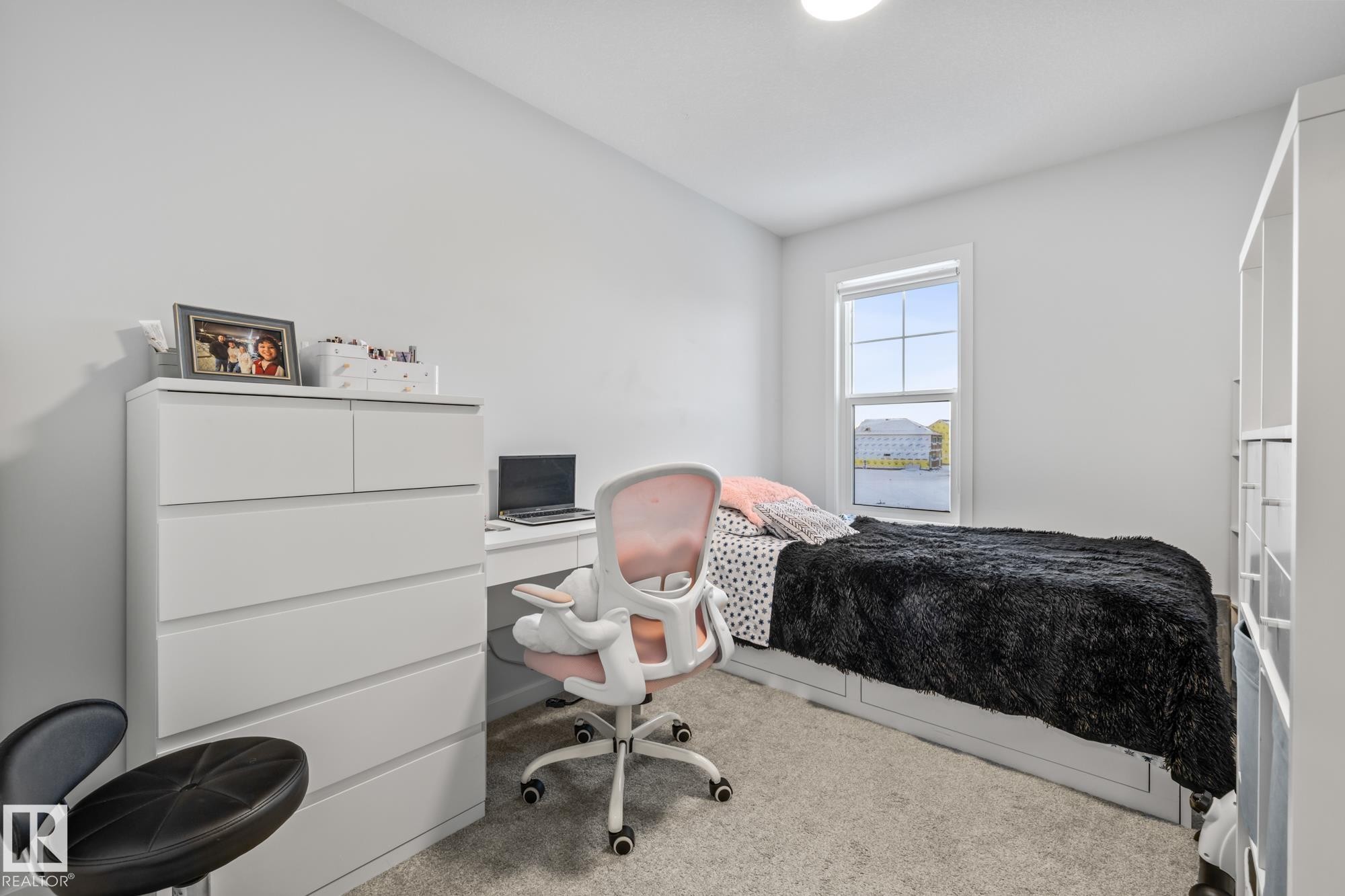 17227 3 Street, Edmonton, AB - Indoor Photo Showing Bedroom