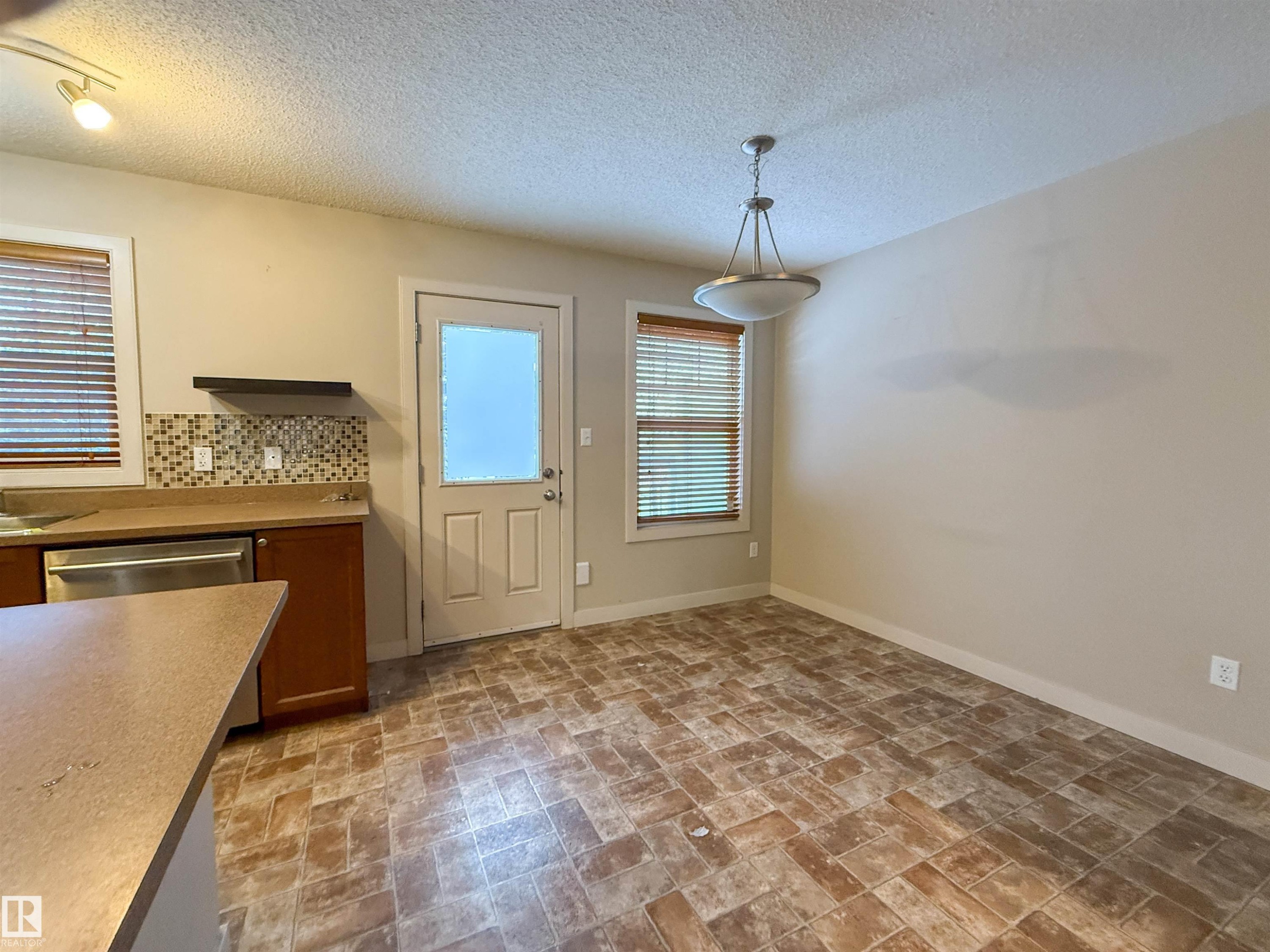 Edmonton, AB - Indoor Photo Showing Other Room