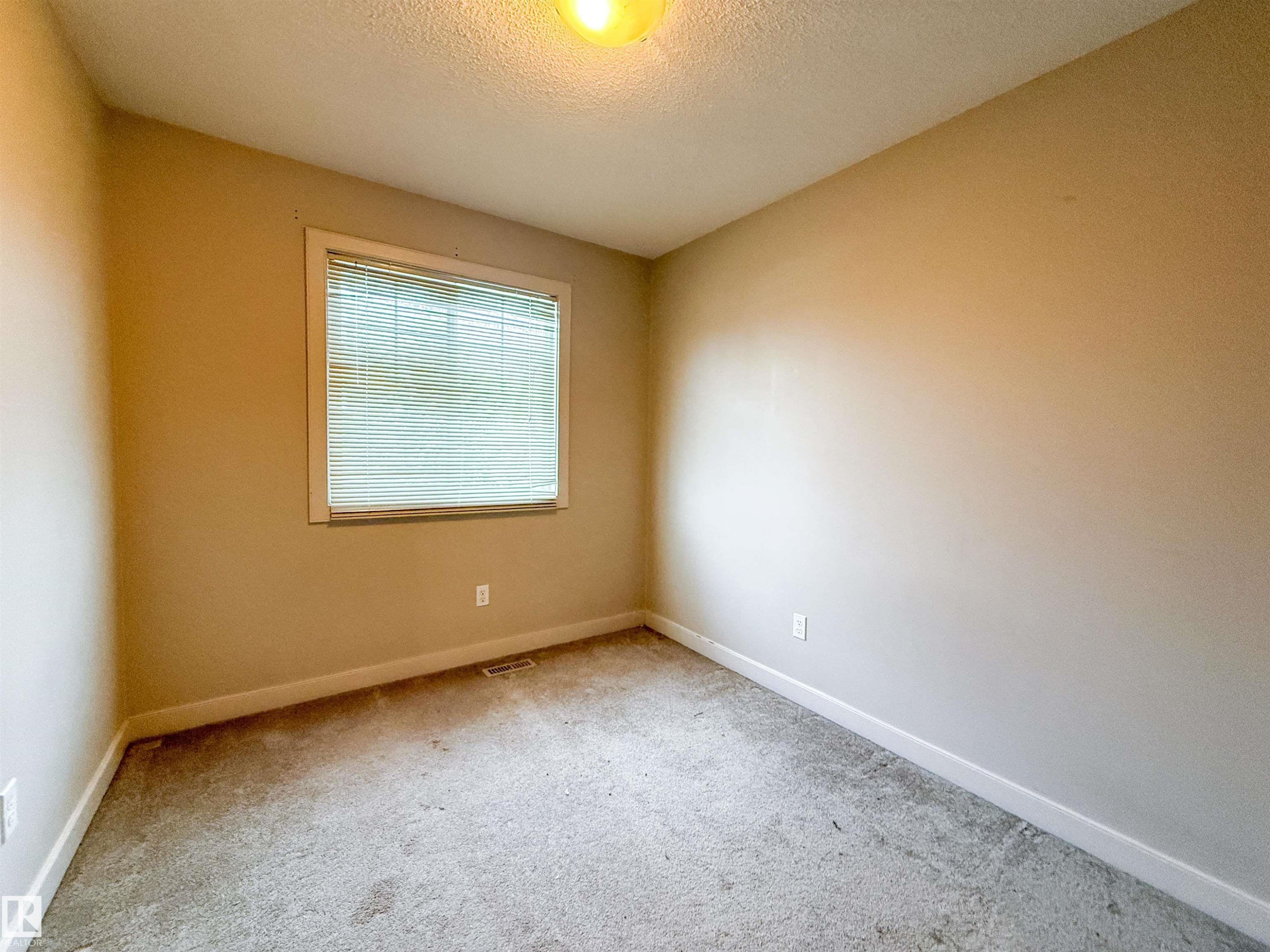 Edmonton, AB - Indoor Photo Showing Other Room