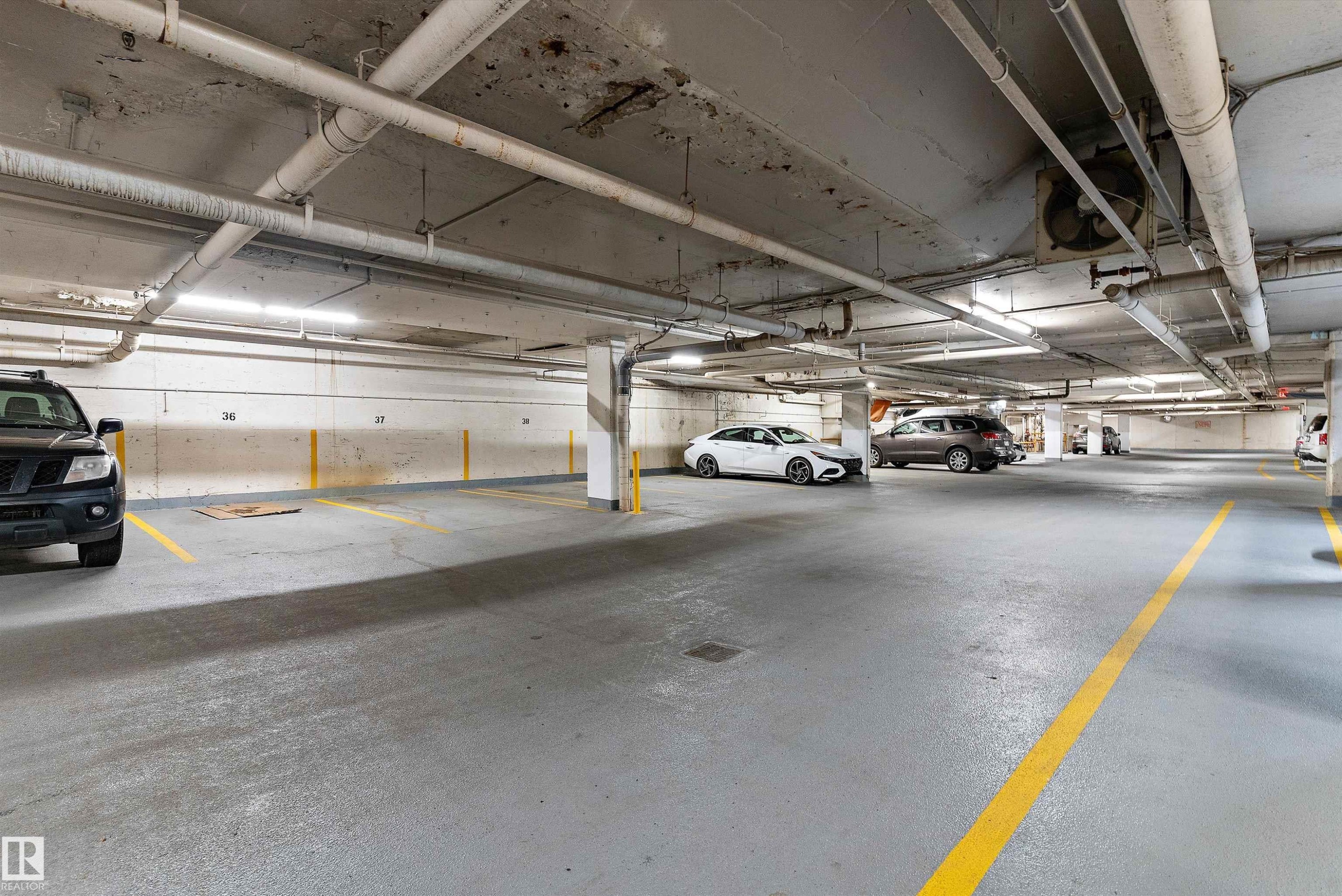 1401 12141 Jasper Avenue, Edmonton, AB - Indoor Photo Showing Garage
