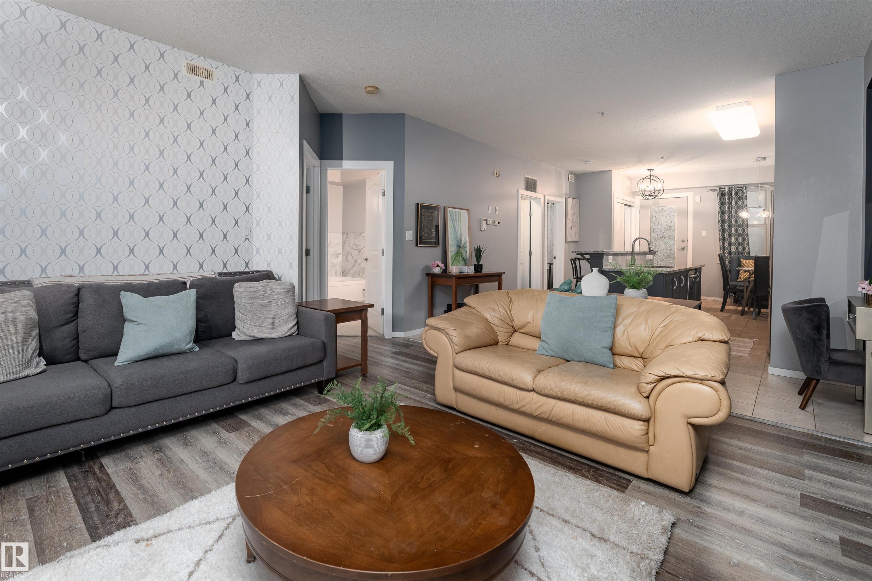 108 8619 111 Street, Edmonton, AB - Indoor Photo Showing Living Room