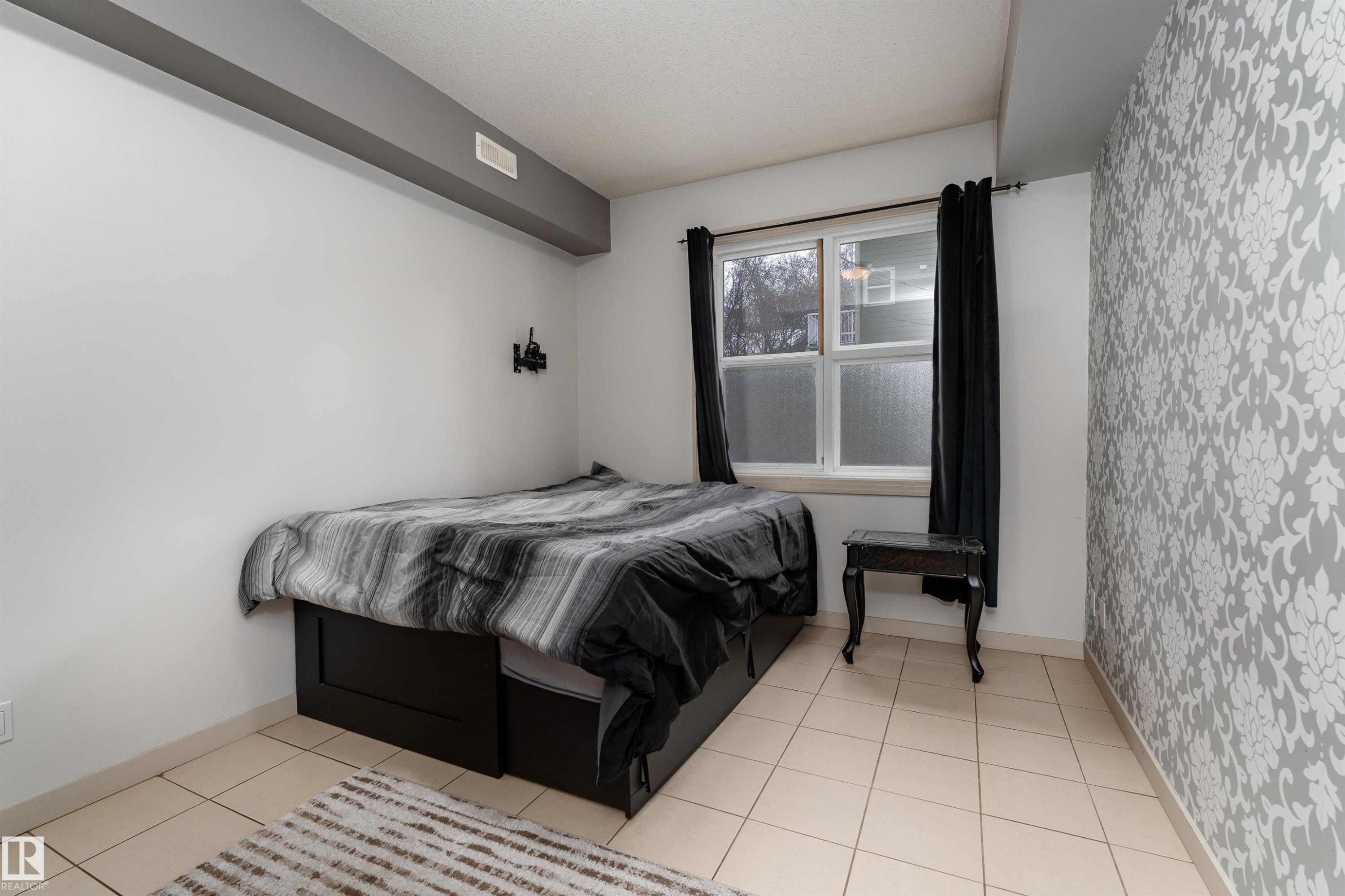 108 8619 111 Street, Edmonton, AB - Indoor Photo Showing Bedroom