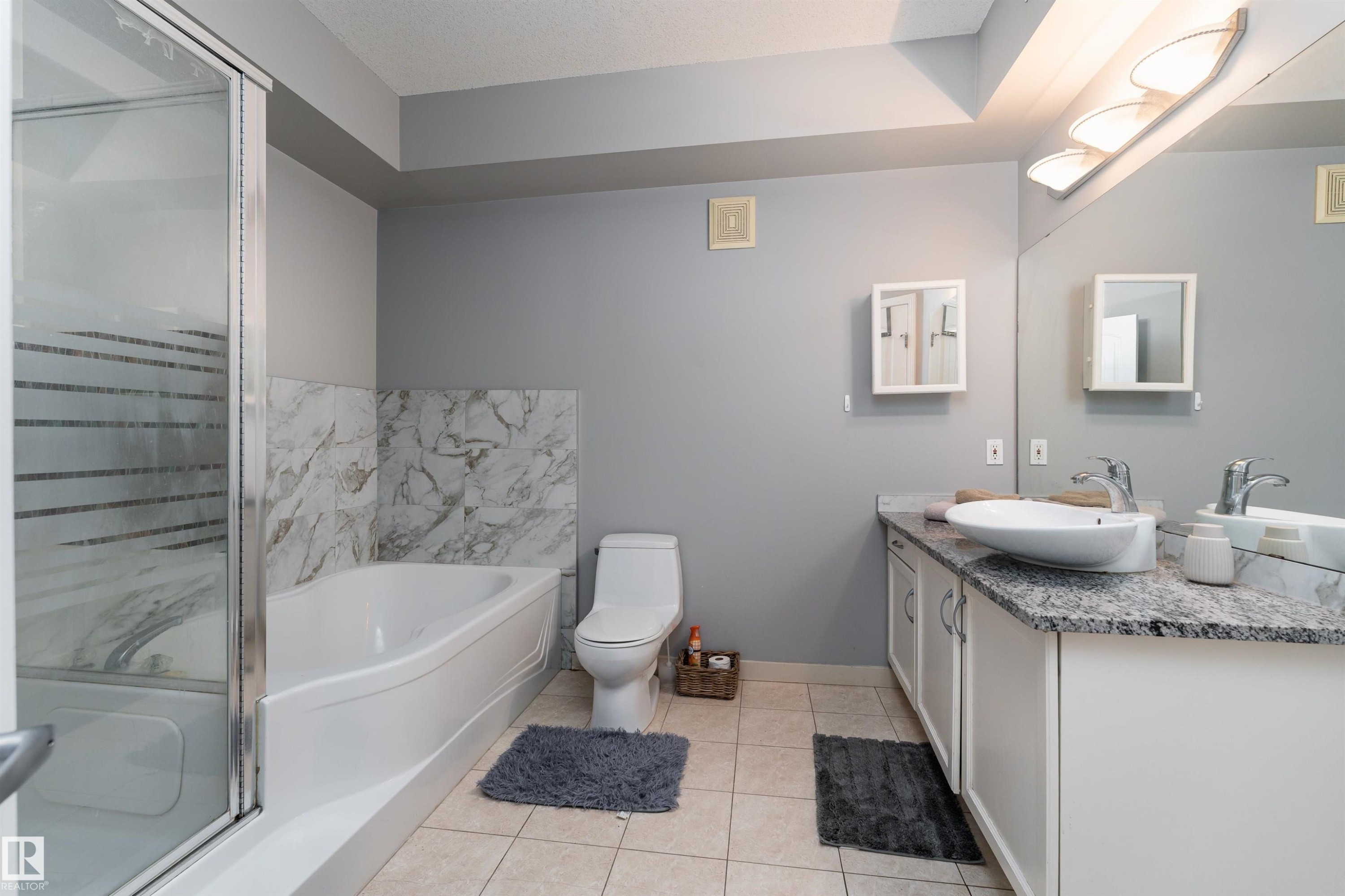 108 8619 111 Street, Edmonton, AB - Indoor Photo Showing Bathroom