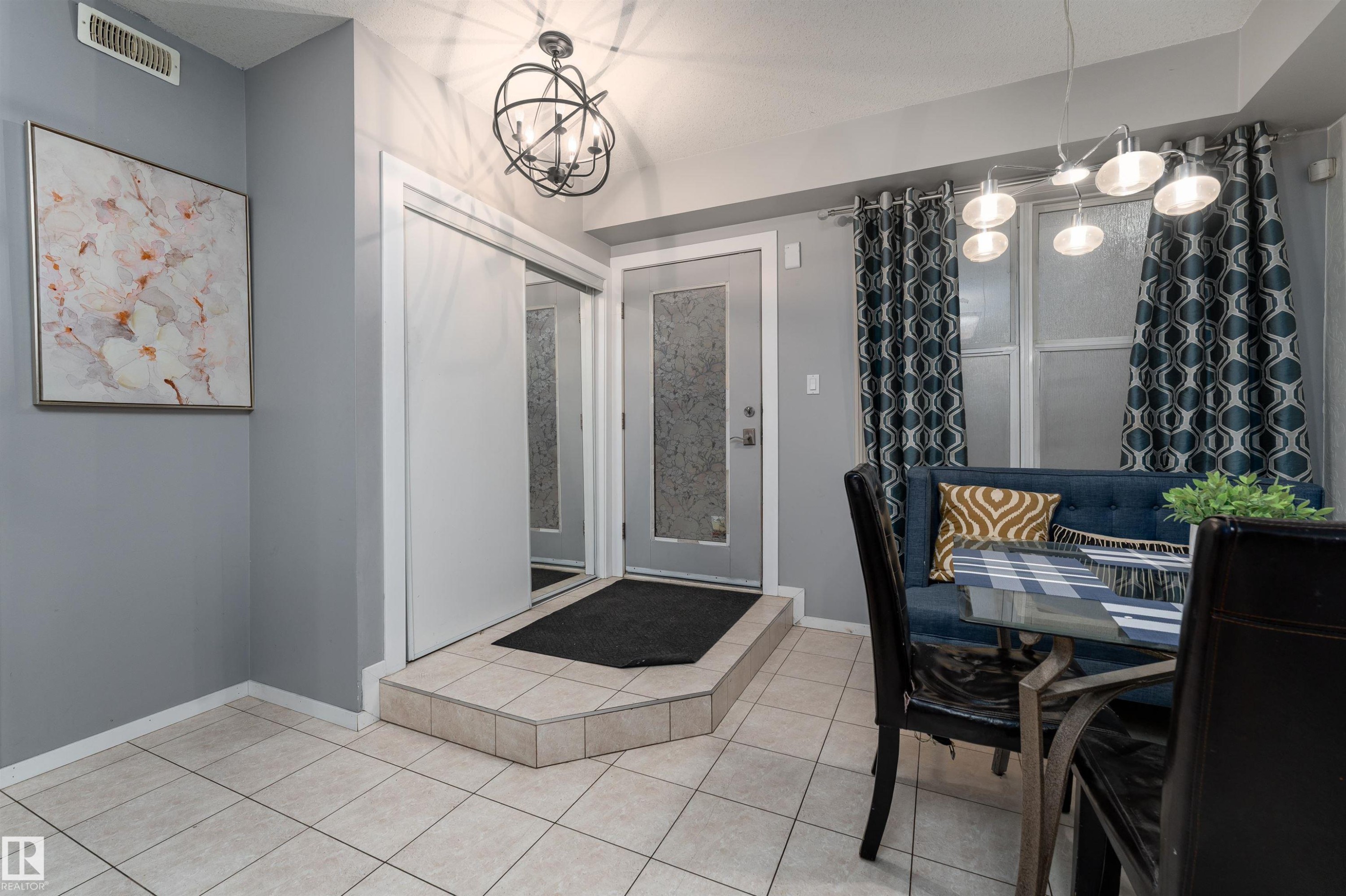 108 8619 111 Street, Edmonton, AB - Indoor