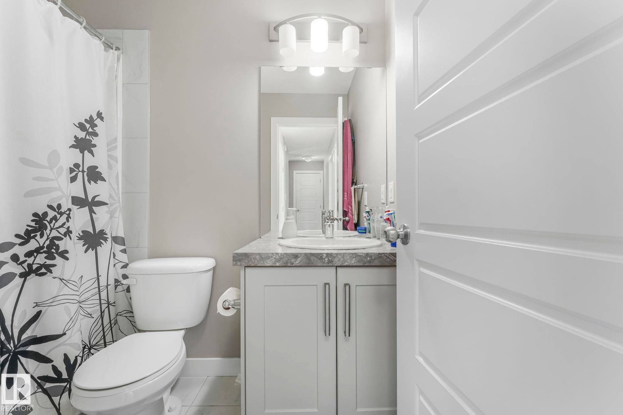 Full bathroom featuring vanity and curtained shower - 2428 Wonnacott Crest, Edmonton, AB - Indoor Photo Showing Bathroom