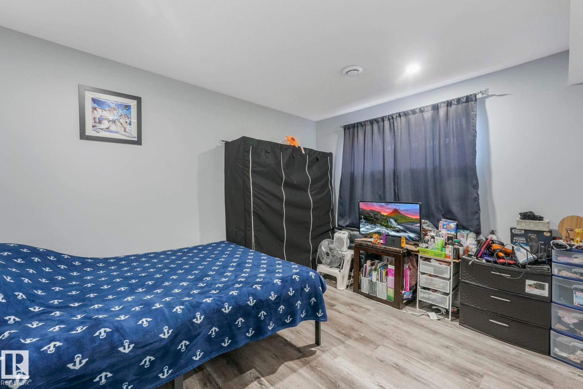 Bedroom with light wood-type flooring - 2428 Wonnacott Crest, Edmonton, AB - Indoor Photo Showing Bedroom