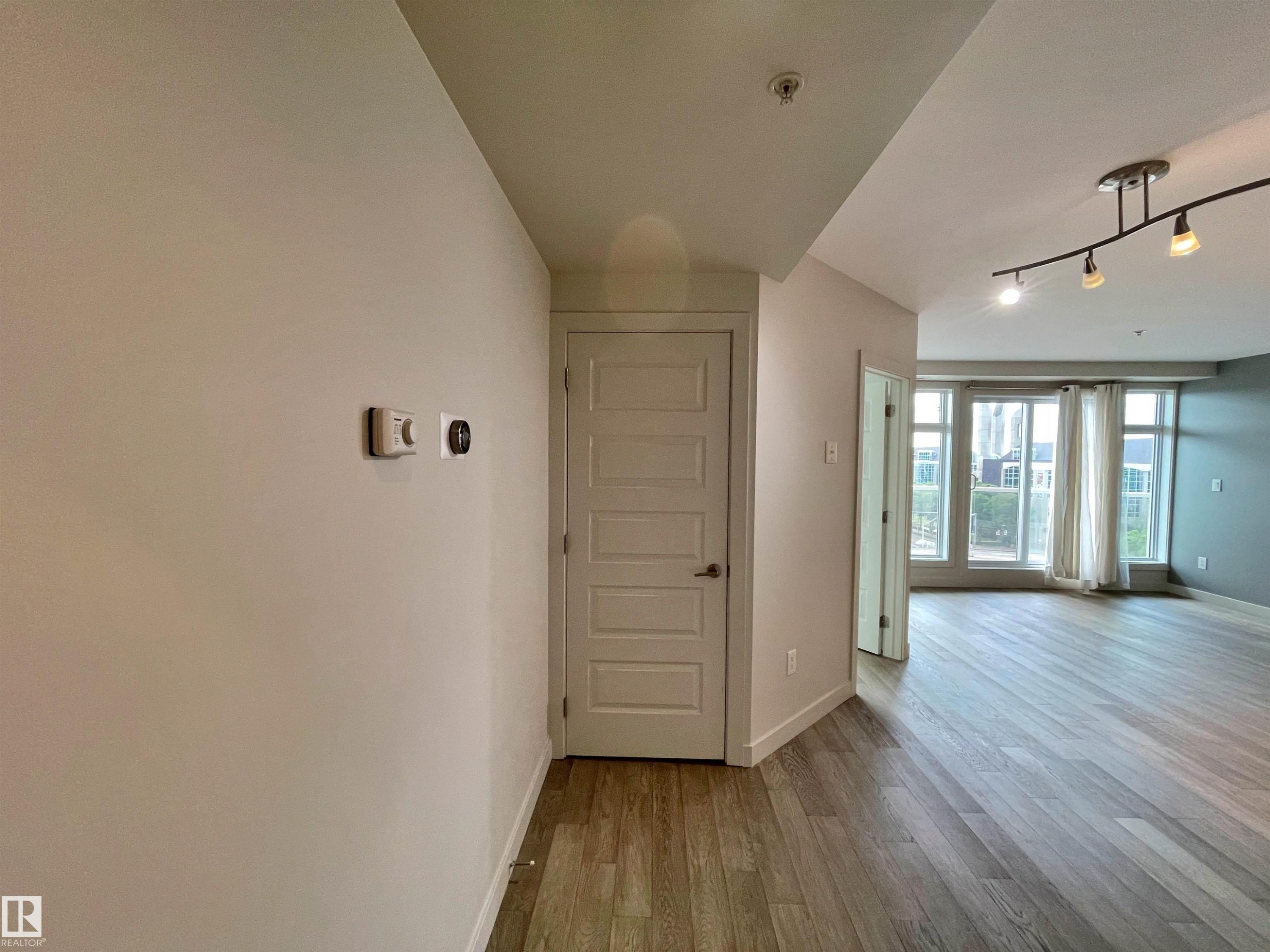 #501 10388 105 St Nw, Edmonton, AB - Indoor Photo Showing Other Room