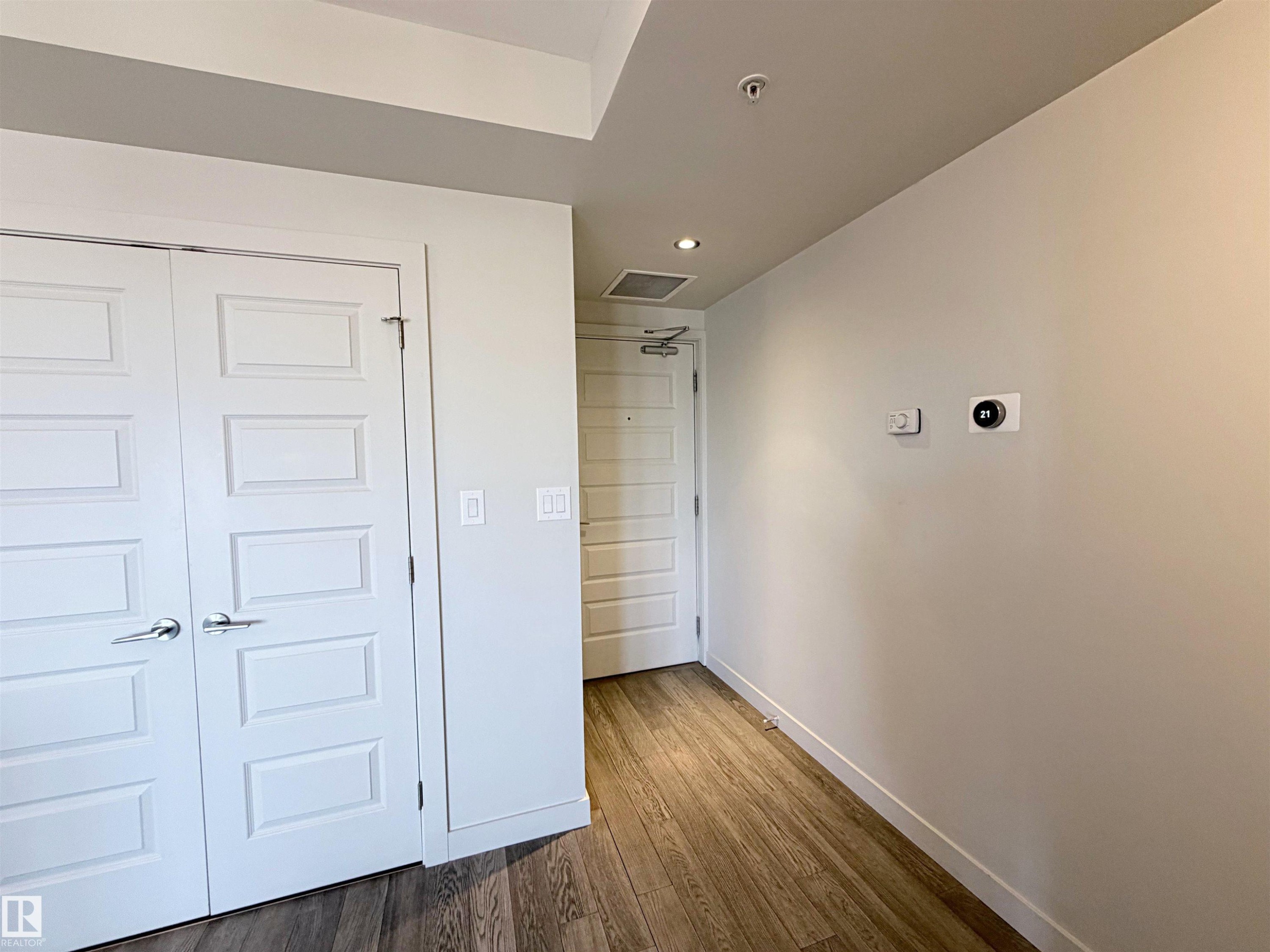 #501 10388 105 St Nw, Edmonton, AB - Indoor Photo Showing Other Room