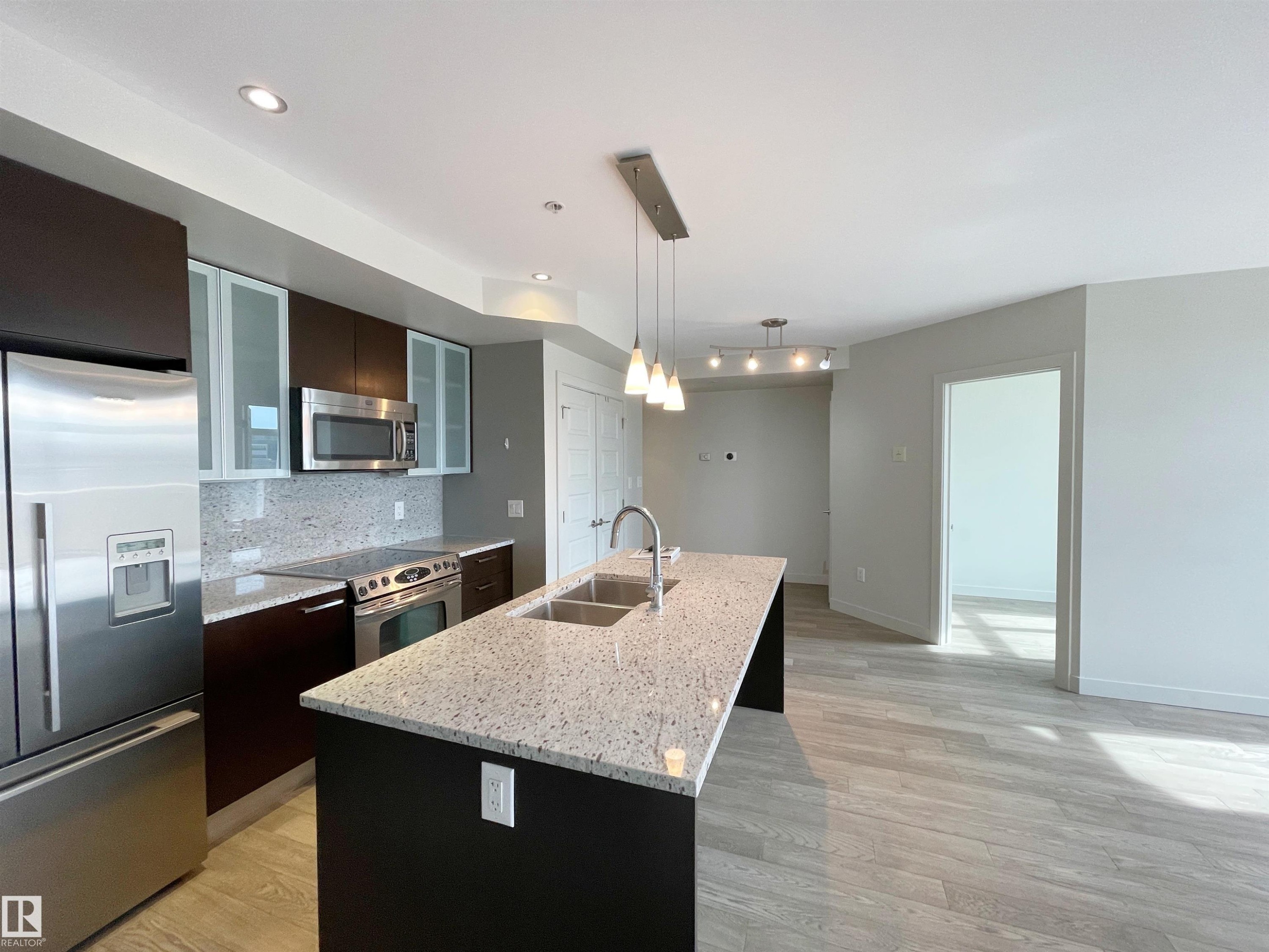 #501 10388 105 St Nw, Edmonton, AB - Indoor Photo Showing Kitchen With Double Sink With Upgraded Kitchen