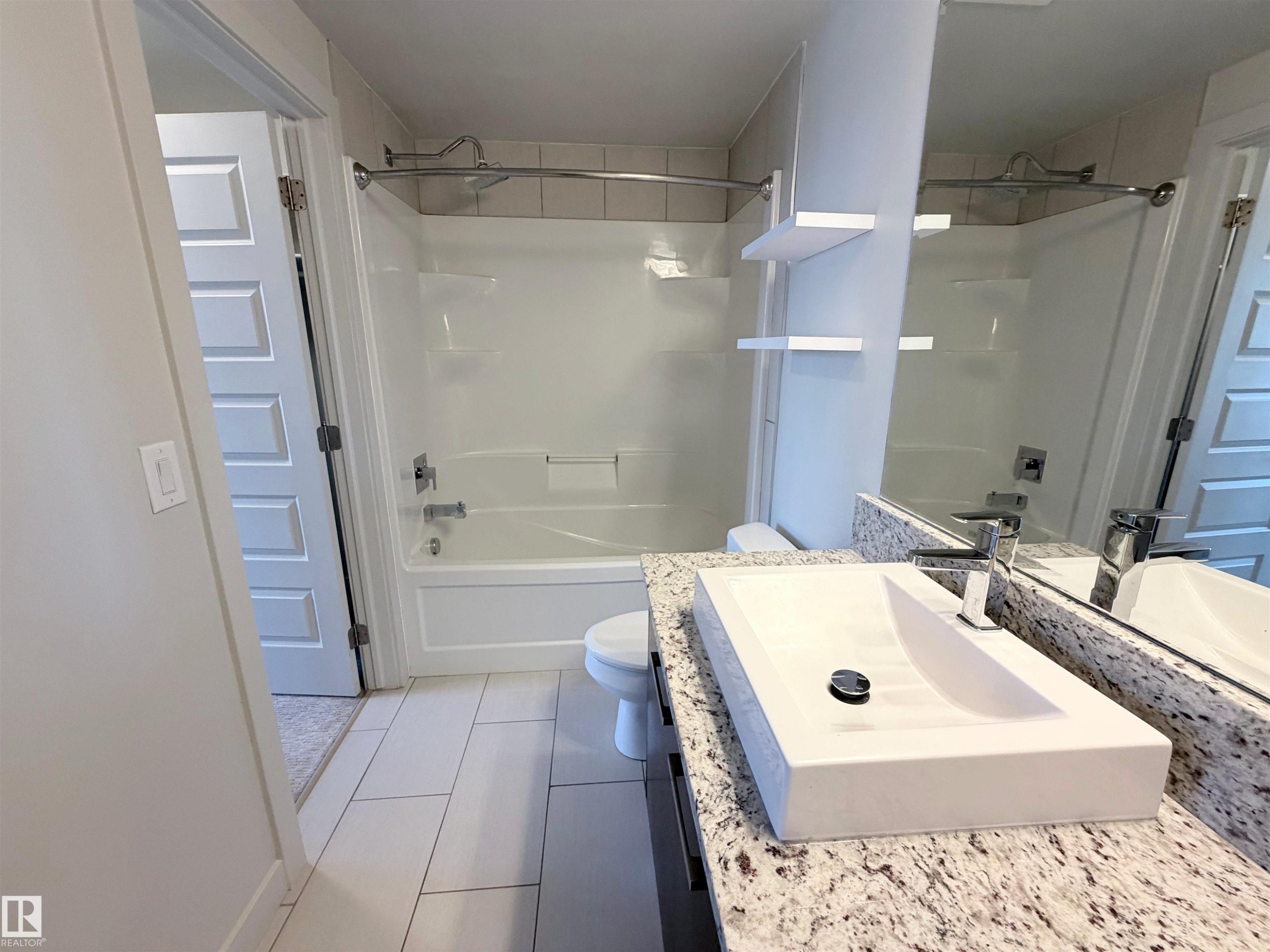 #501 10388 105 St Nw, Edmonton, AB - Indoor Photo Showing Bathroom