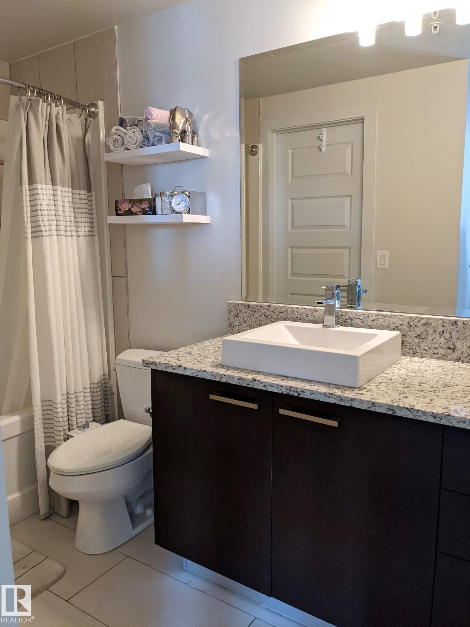 #501 10388 105 St Nw, Edmonton, AB - Indoor Photo Showing Bathroom